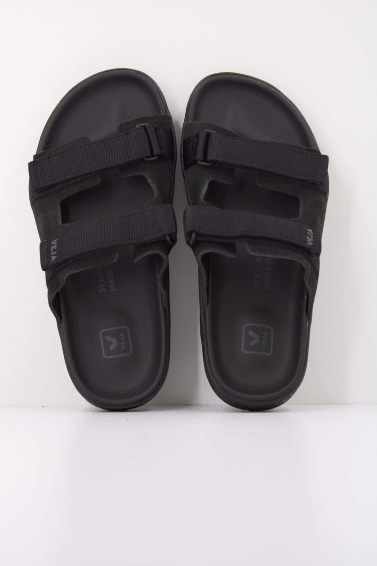 VEJA SANDALIA ARPOADOR en color NEGRO (3)
