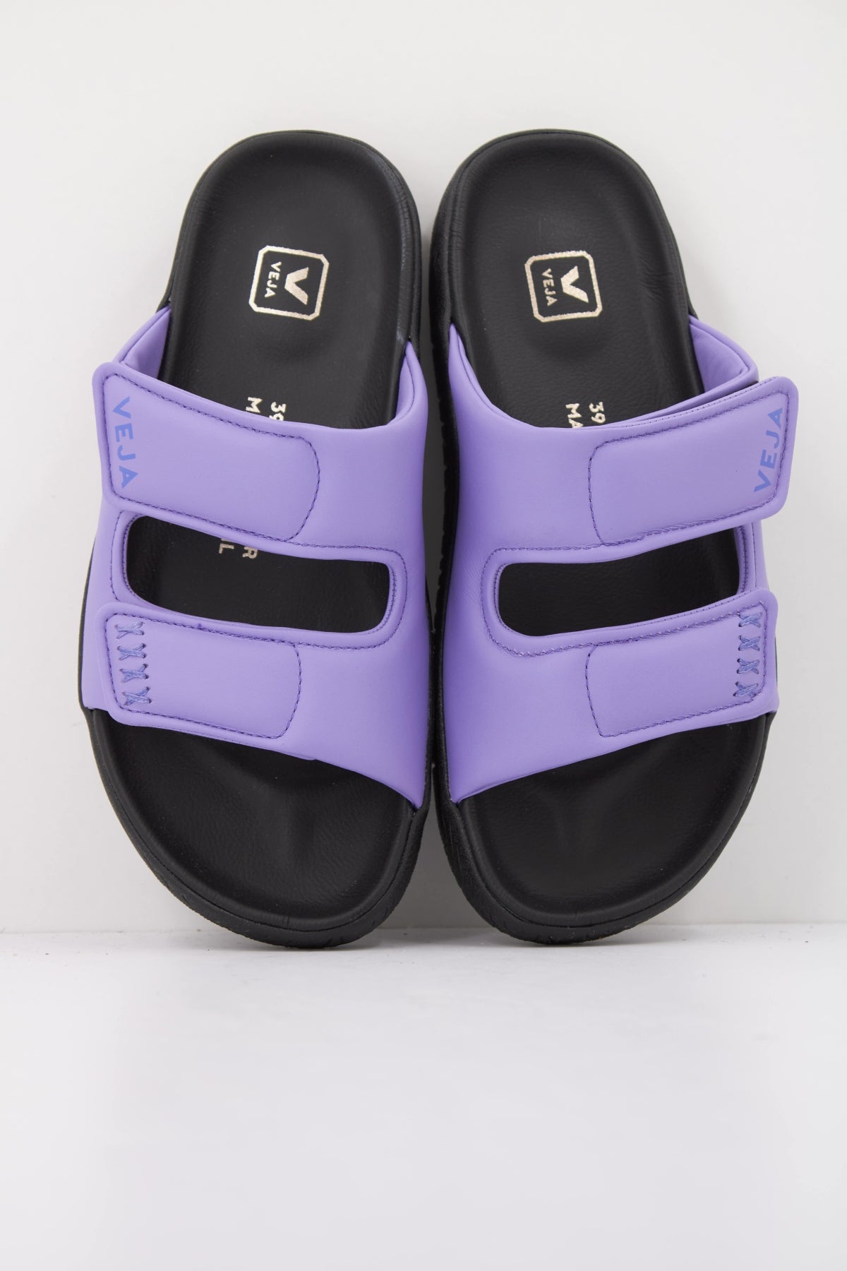 VEJA ETNA BOLD en color VIOLETA (3)