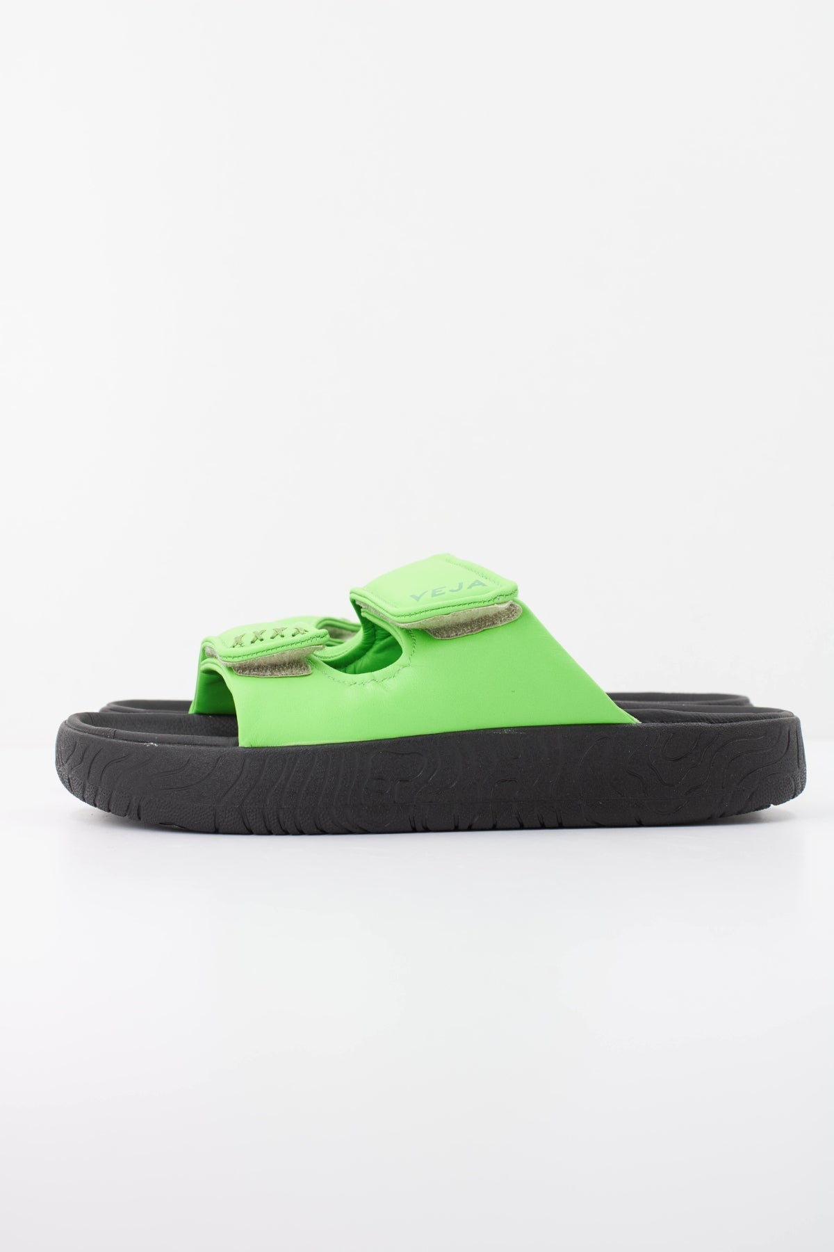 VEJA ETNA BOLD en color VERDE (1)