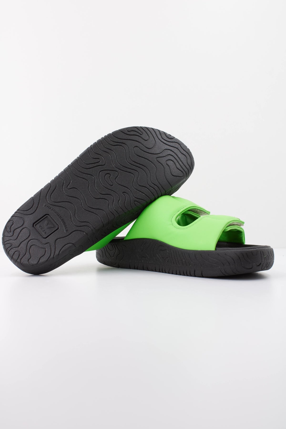 VEJA ETNA BOLD en color VERDE (5)