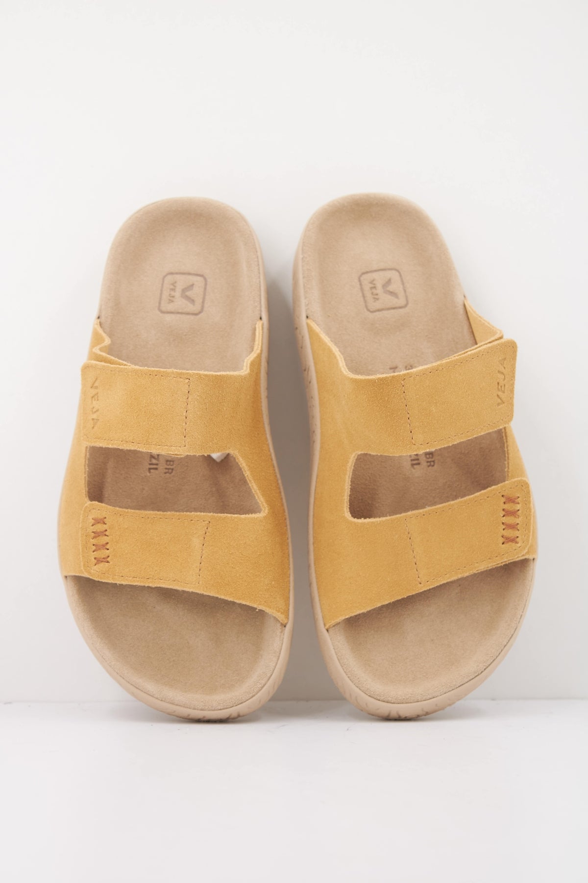 VEJA SANDALIA ETNA en color AMARILLO (3)