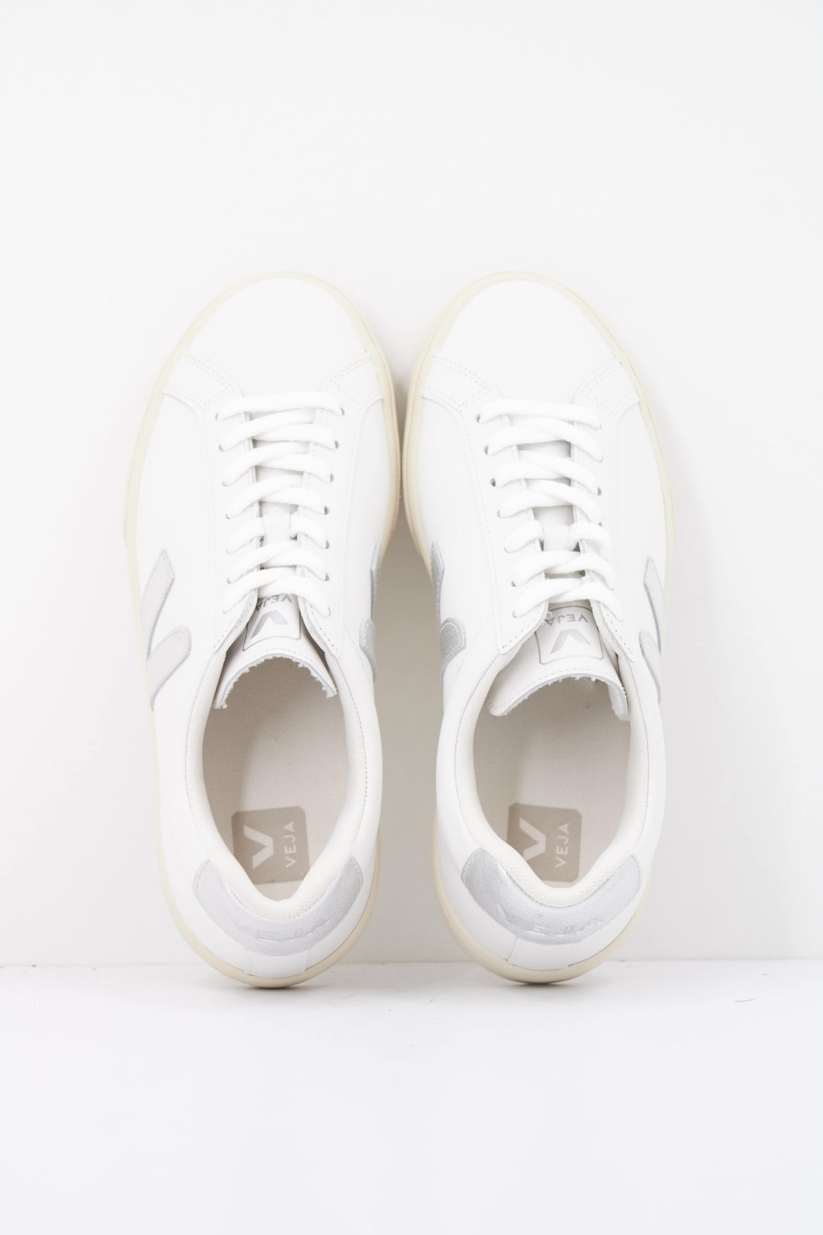 VEJA EO0203883B en color BLANCO (3)