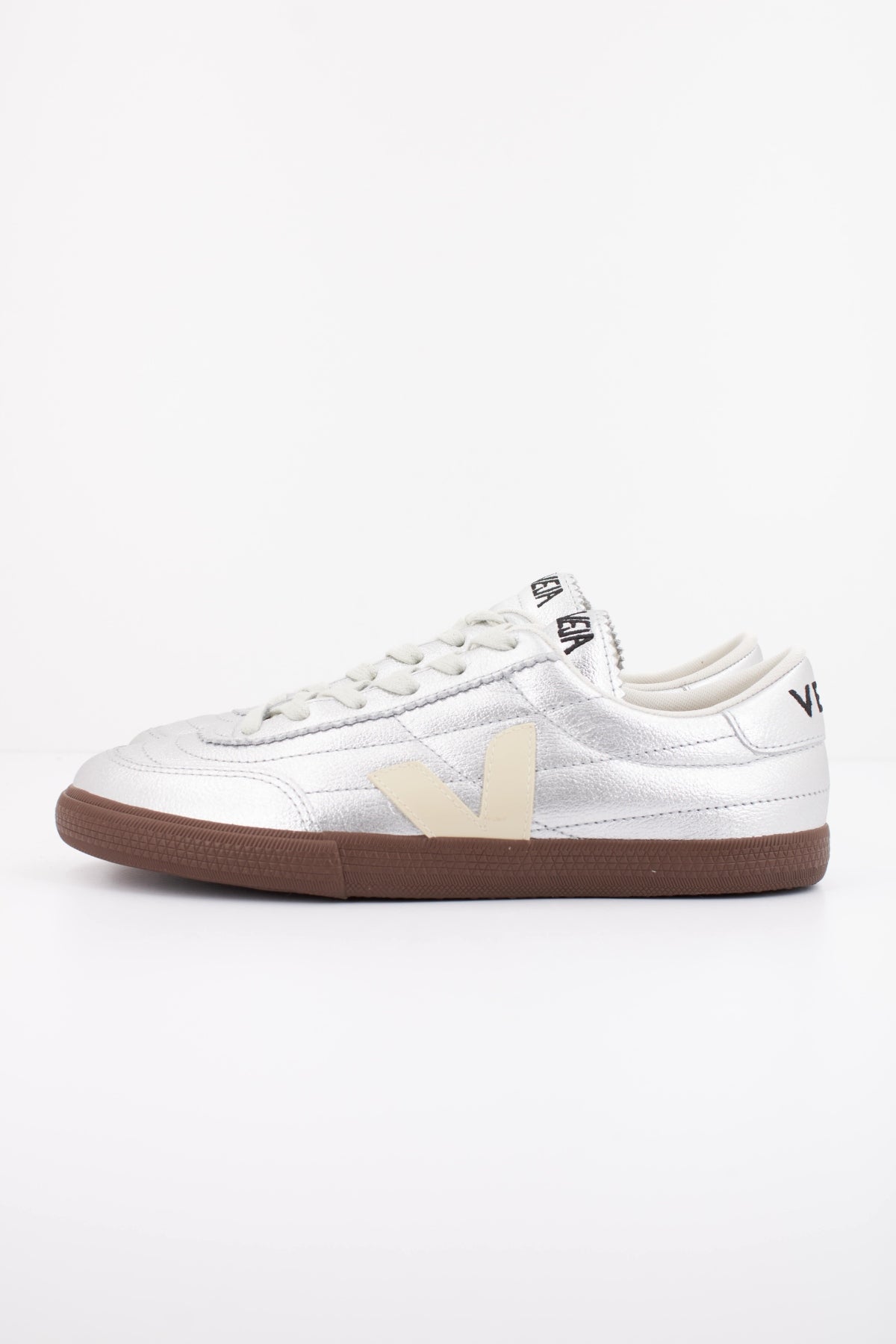 VEJA DEPORTIVO ANENKA en color PLATA (1)