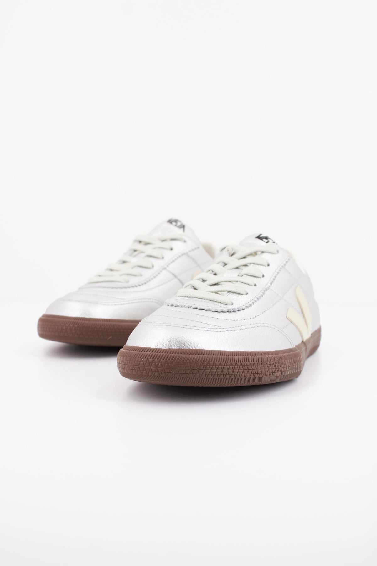 VEJA DEPORTIVO ANENKA en color PLATA (2)