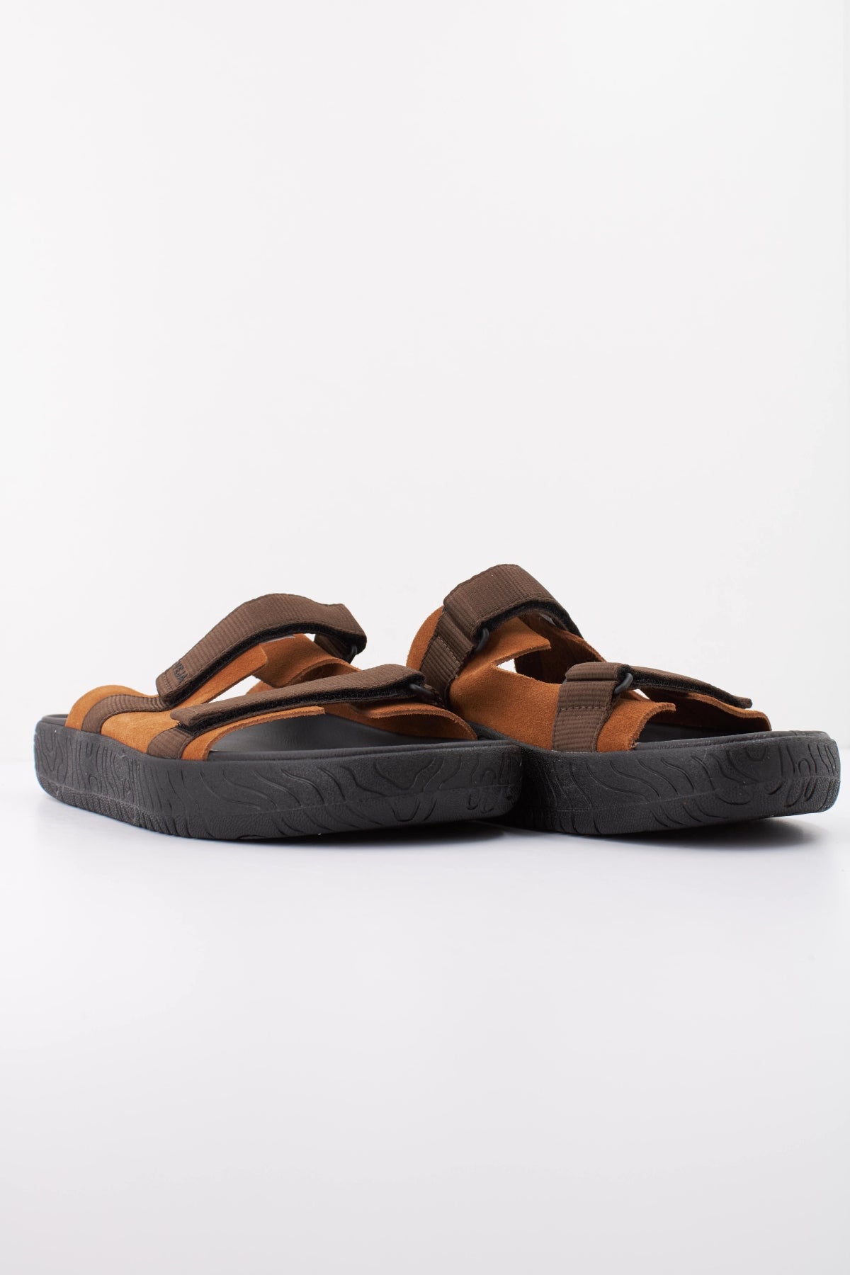 VEJA SANDALIA ARPOADOR en color MARRON (2)