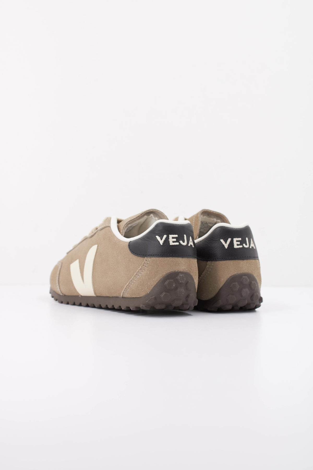 VEJA AI0321656A en color BEIS (4)