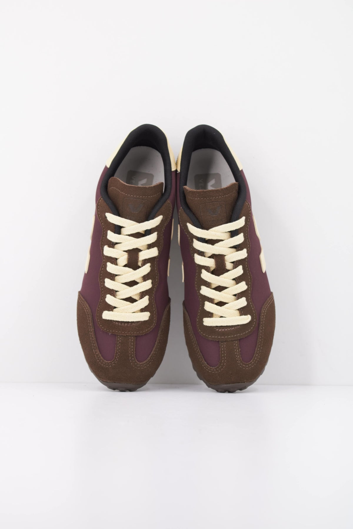 VEJA AI3421685A GT en color BURDEOS (3)