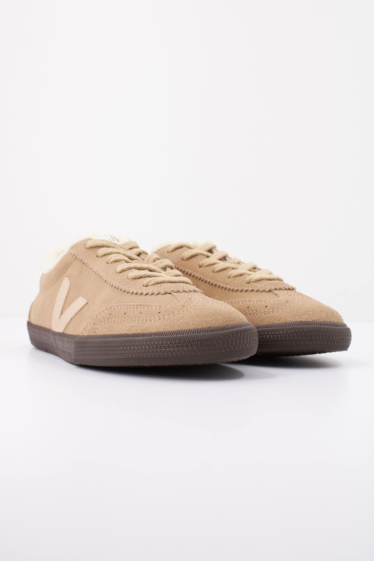 VEJA VU0321860A VOLLEY WINTER en color BEIS (2)
