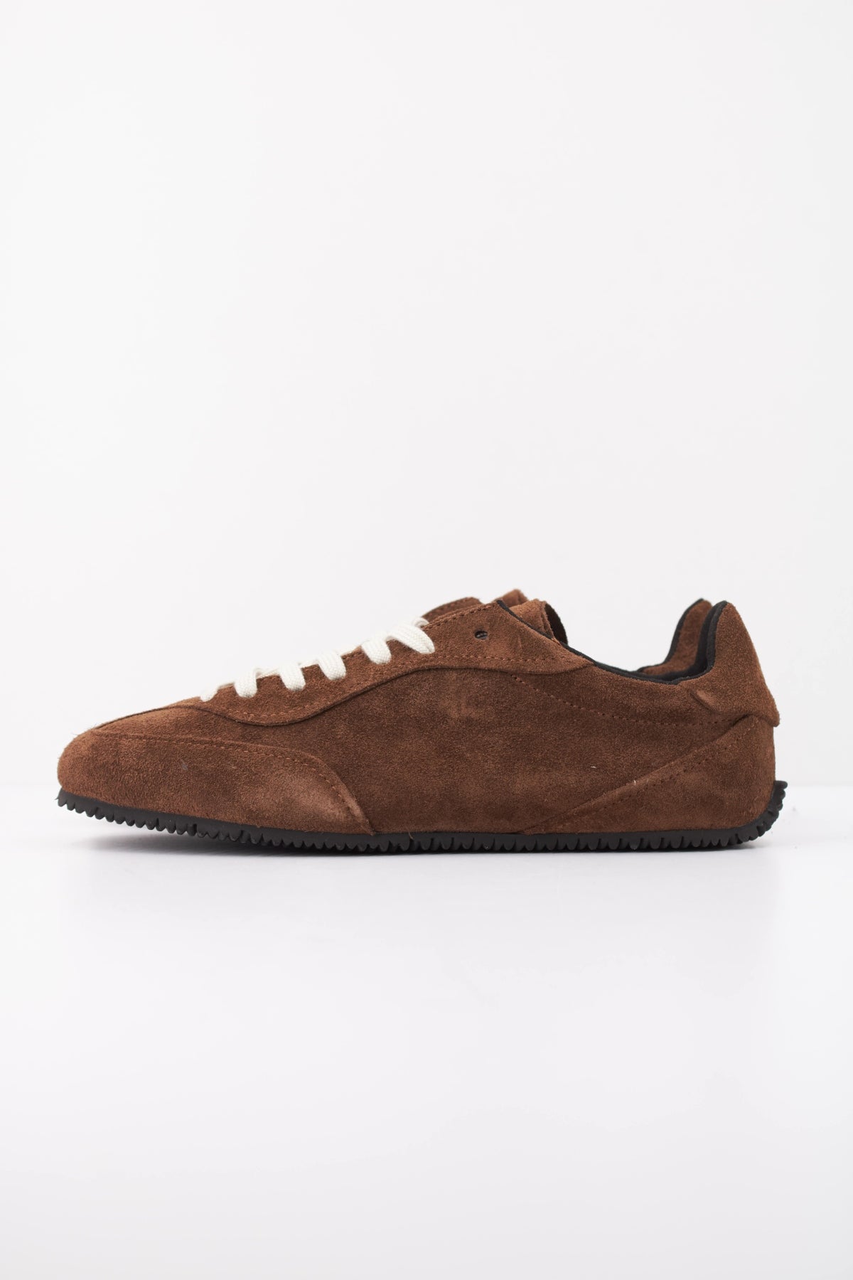 AXEL ARIGATO F3684002 DAZE RUNNER en color MARRON (1)