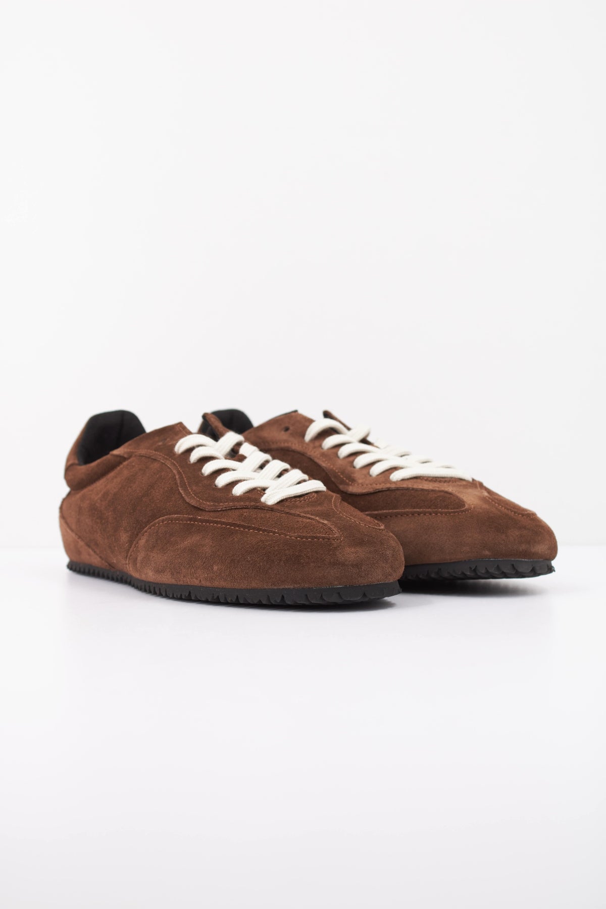 AXEL ARIGATO F3683002 DAZE RUNNER en color MARRON (2)