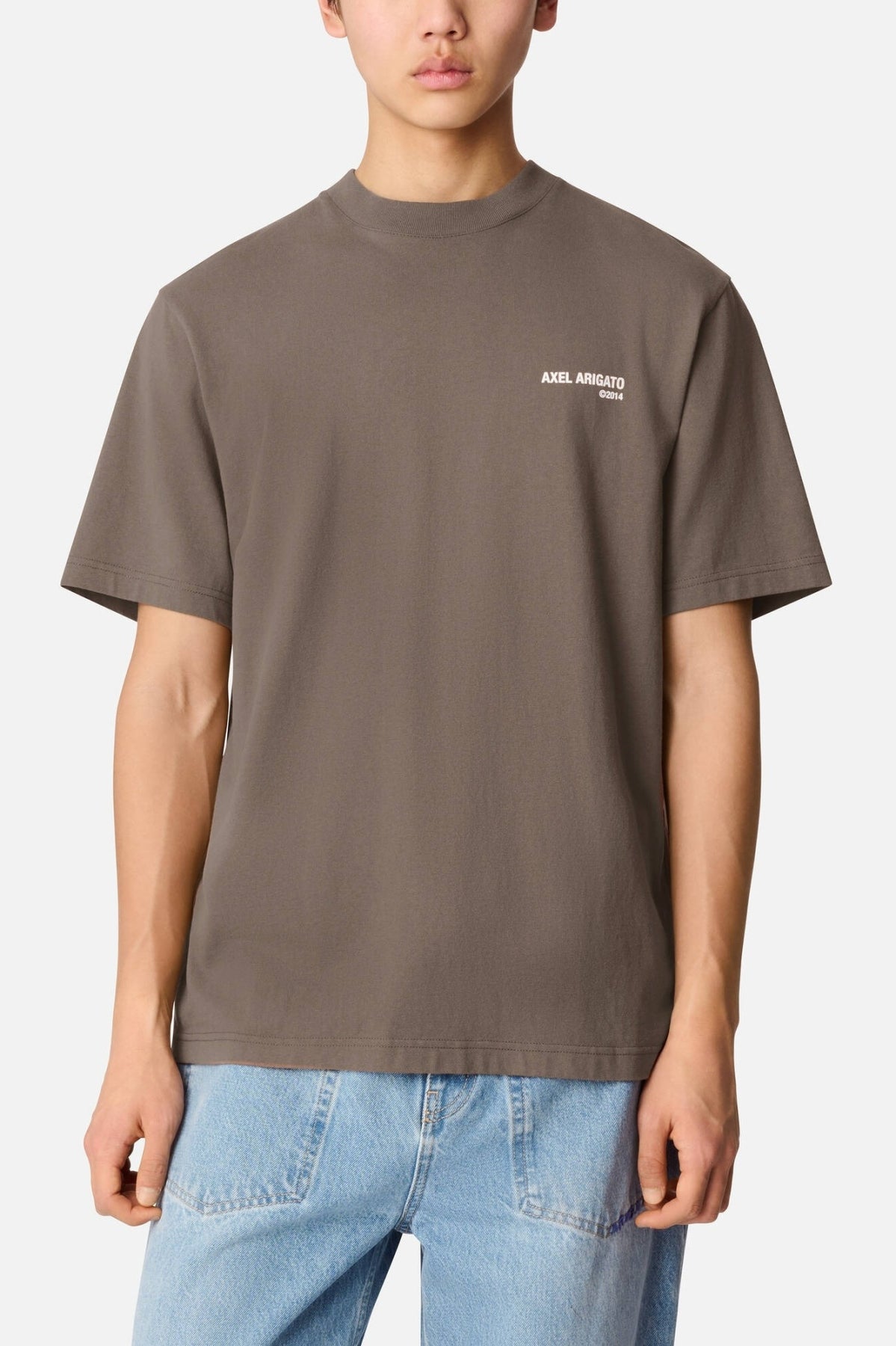 AXEL ARIGATO A2215017 LEGACY TSHIRT en color (1)