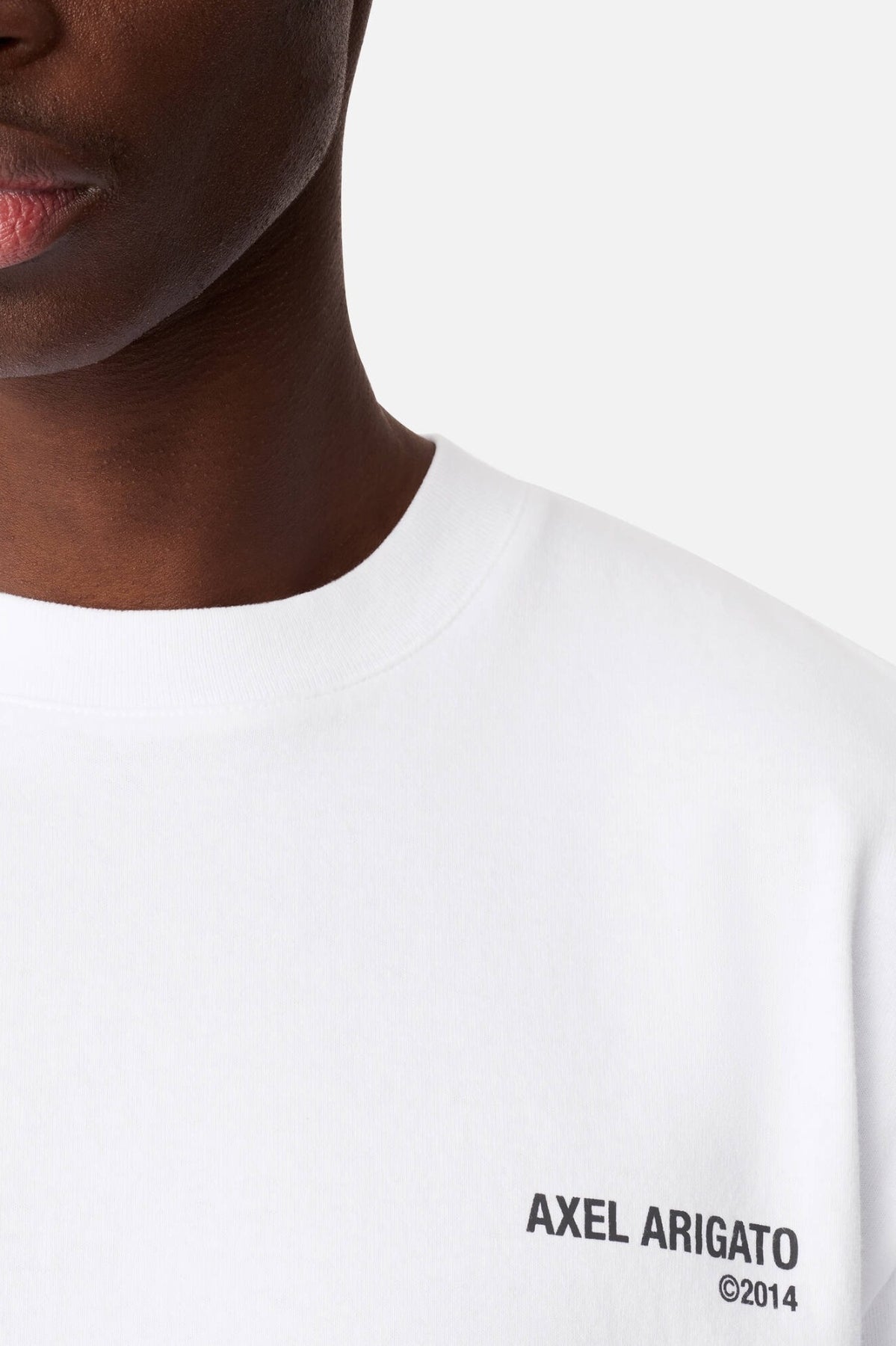 AXEL ARIGATO A2215001 LEGACY TSHIRT en color (3)