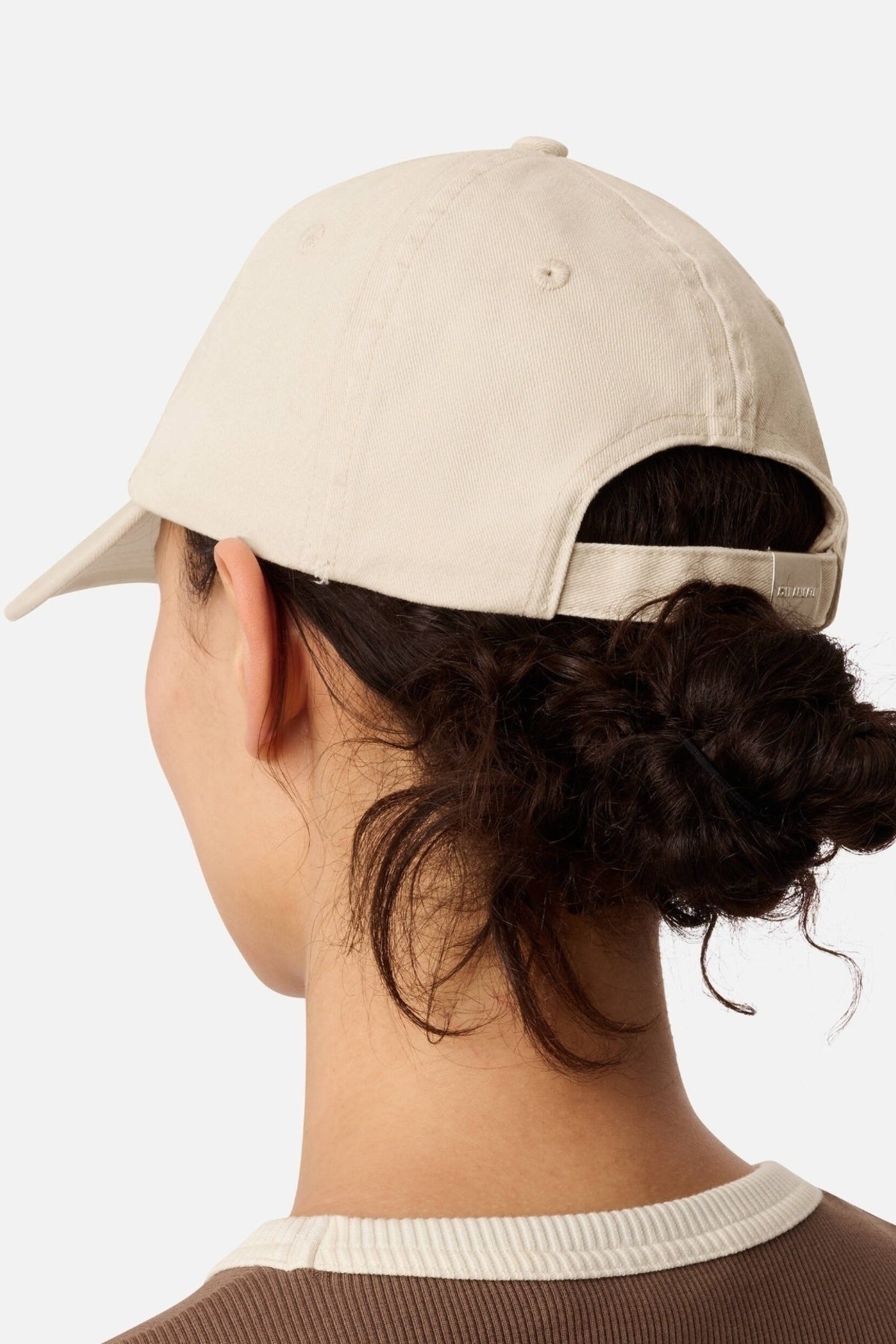 AXEL ARIGATO X3962007 FLORAL WASHED CAP en color BEIS (5)