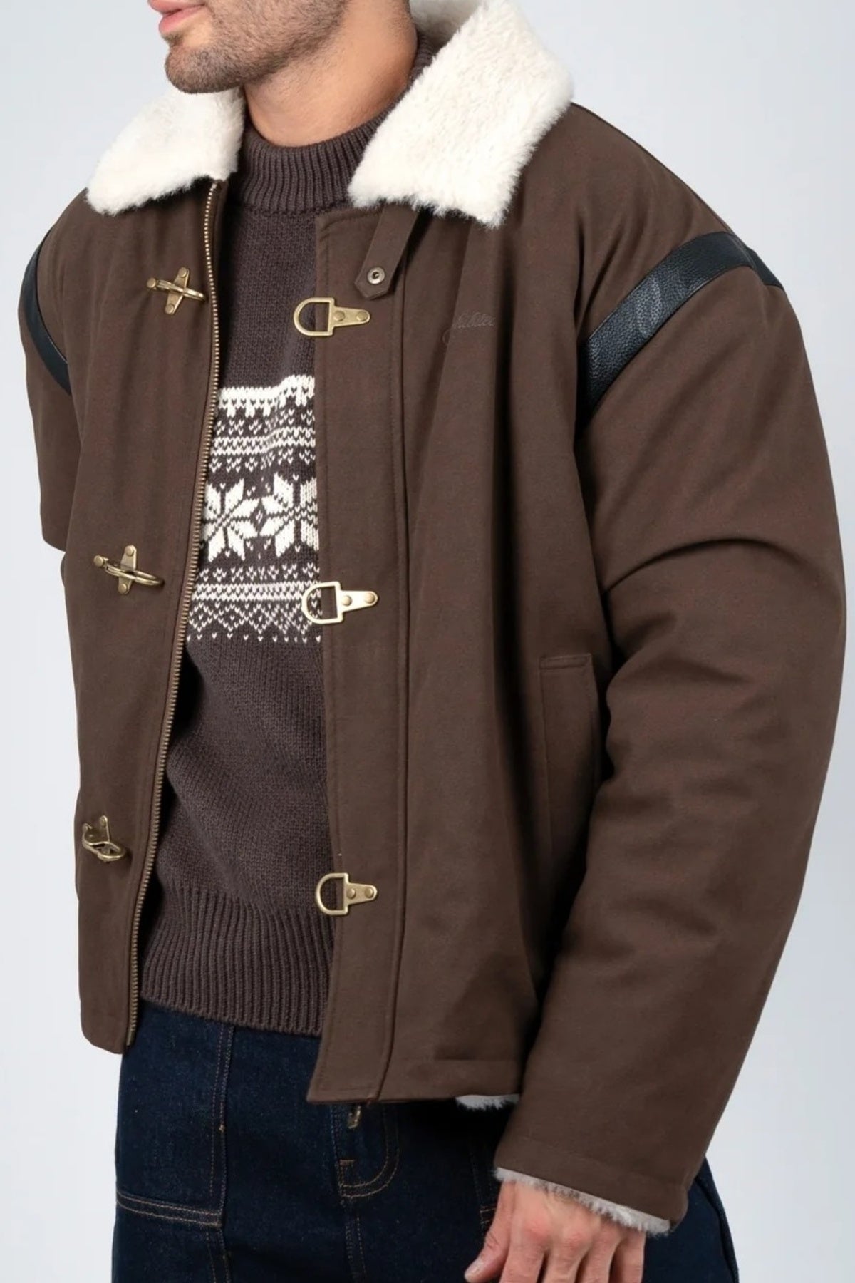 PROHIBITED VARSITY DUFFLE JACKET en color MARRON (1)