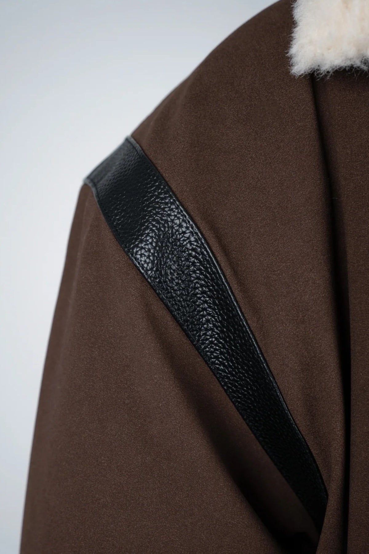 PROHIBITED VARSITY DUFFLE JACKET en color MARRON (3)