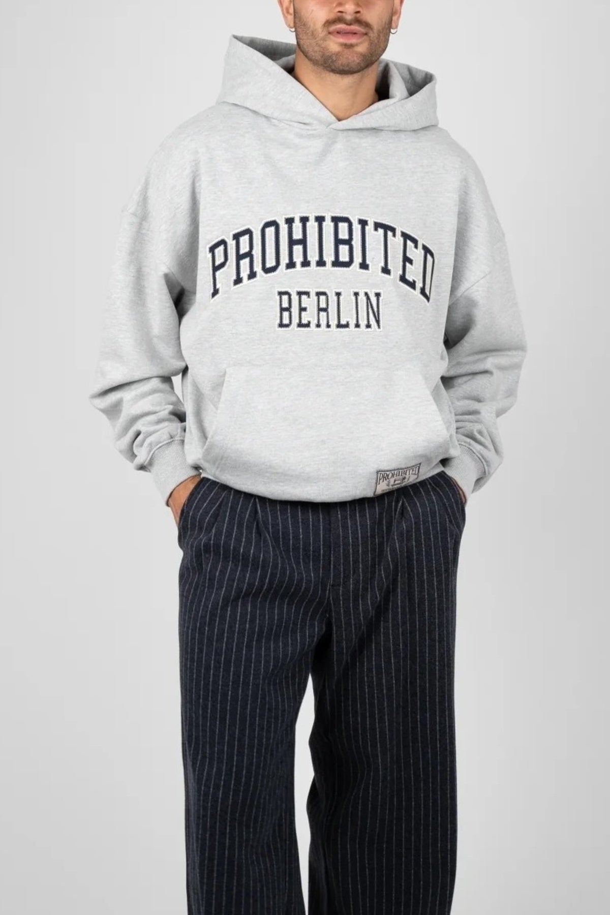 PROHIBITED COLLEGE HOODIE en color (4)