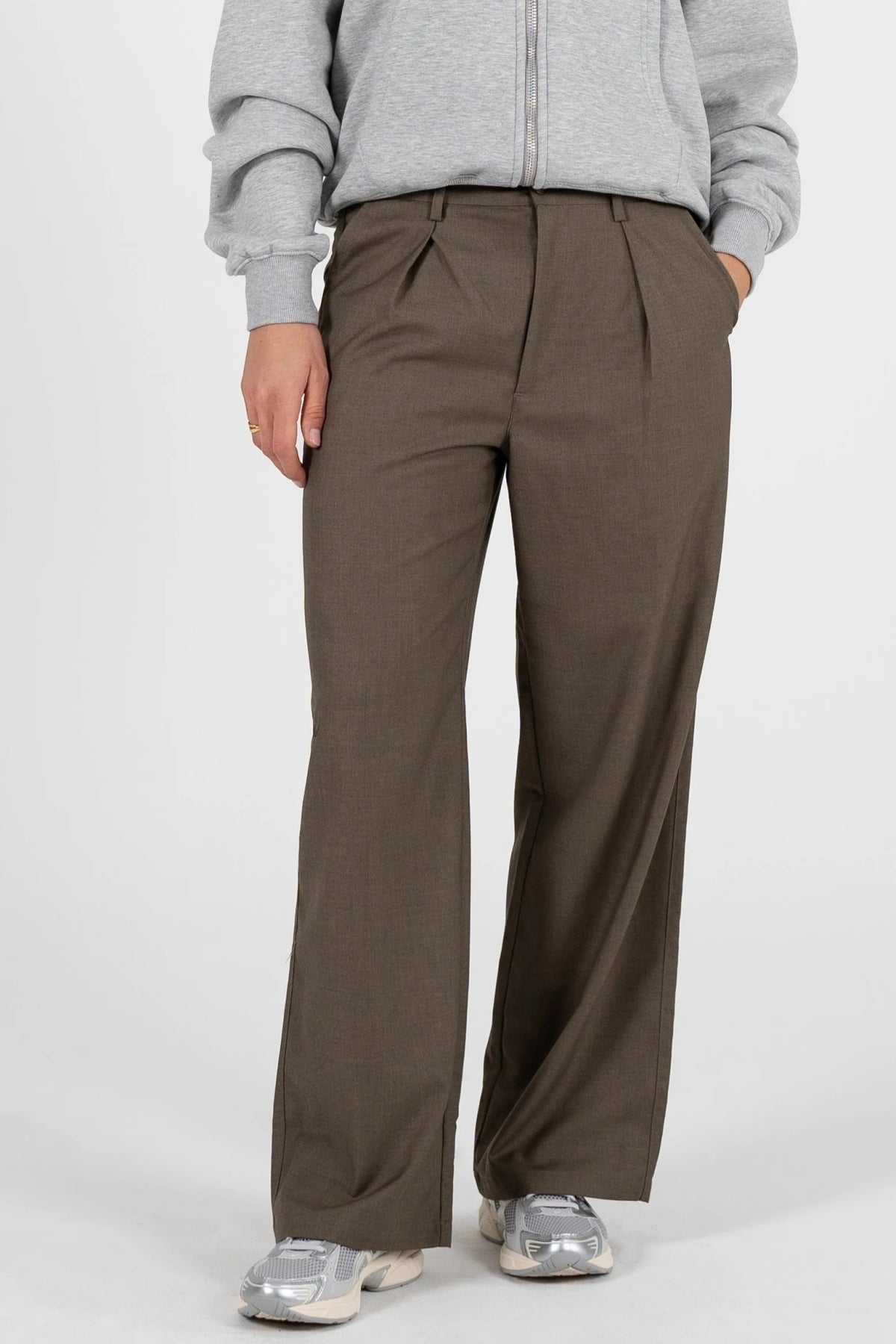 PROHIBITED SOHO PLEATED PANTS en color MARRON (1)