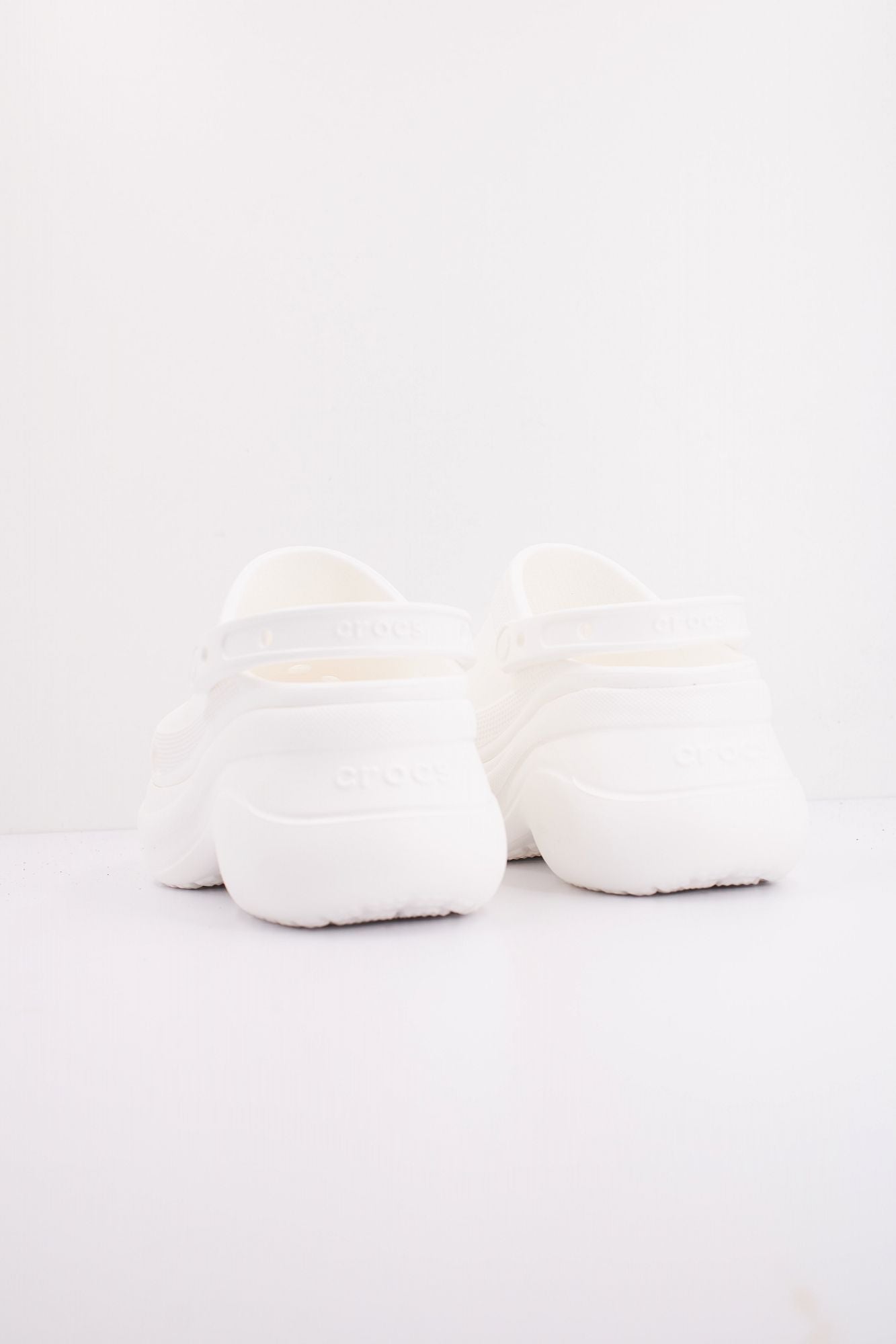 CROCS CLASSIC BAE CLOG en color BLANCO (4)