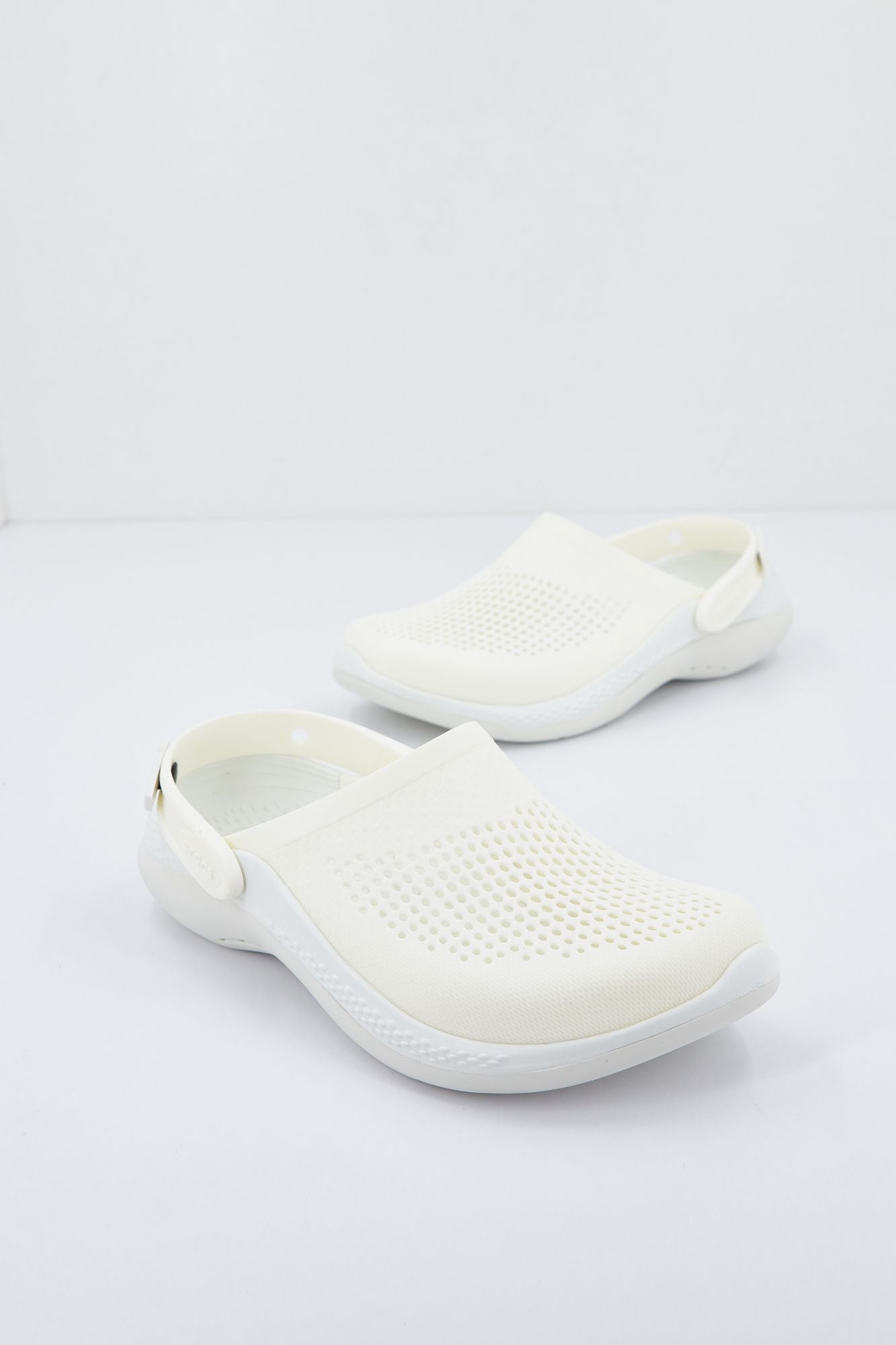 CROCS LITERIDE 360 CLOG en color BLANCO (1)