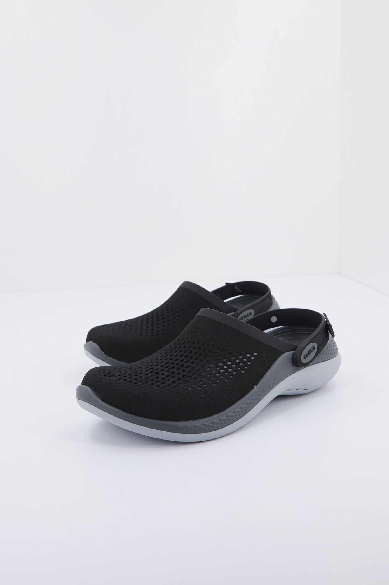 CROCS LITERIDE 360 CLOG en color NEGRO (2)
