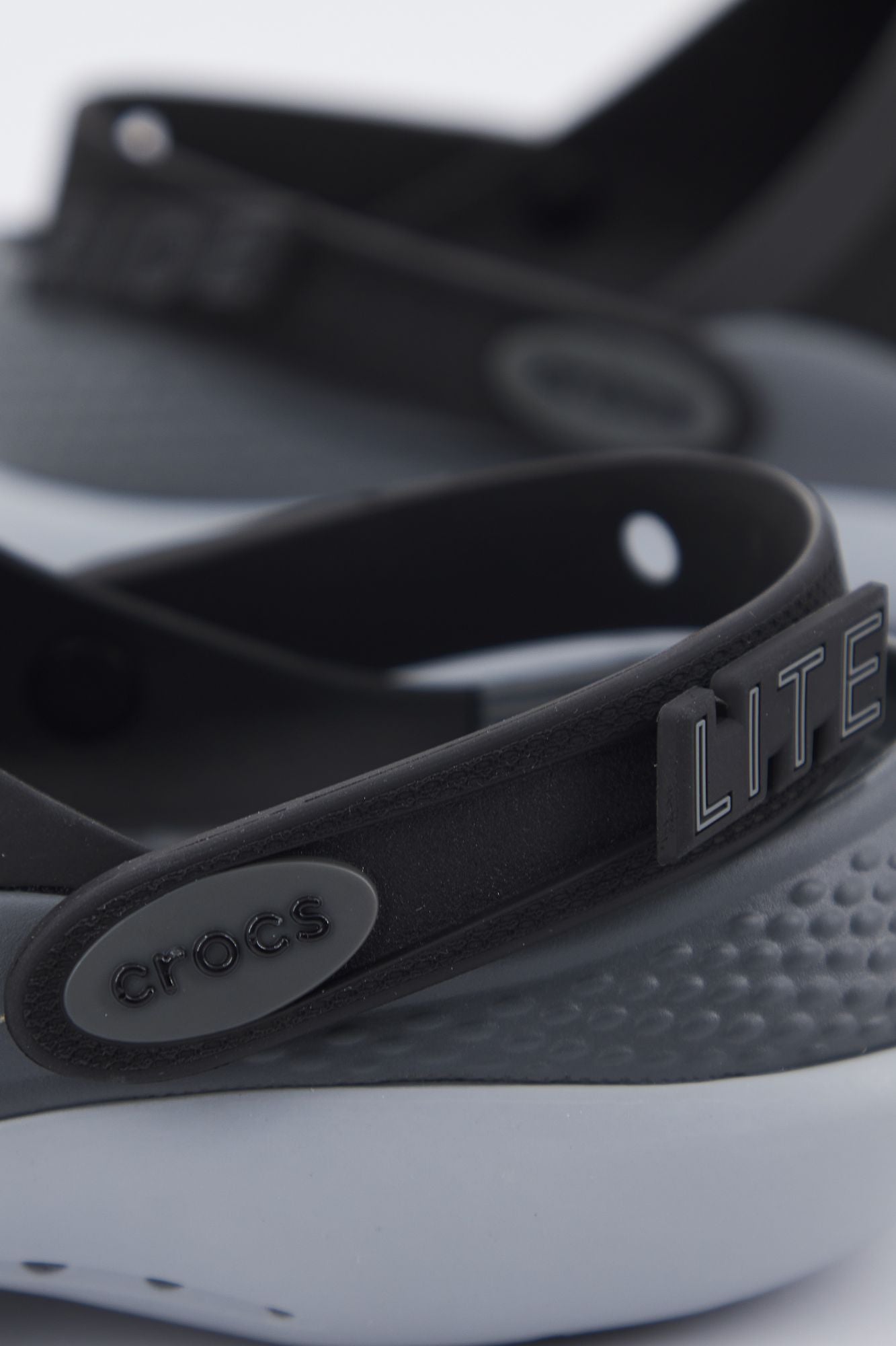 CROCS LITERIDE 360 CLOG en color NEGRO (4)