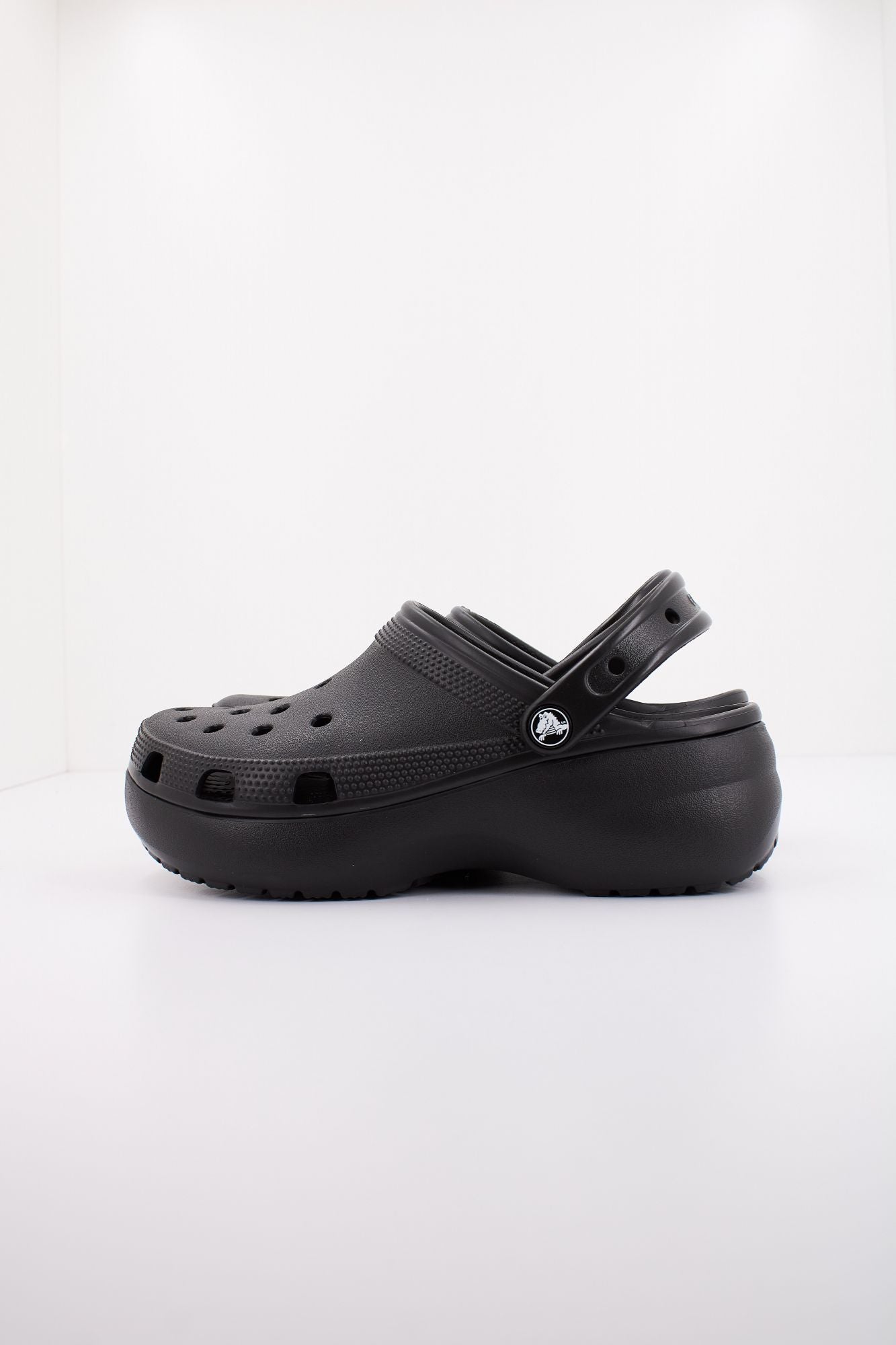 CROCS CLASSIC PLATFORM CLOG W en color NEGRO (1)