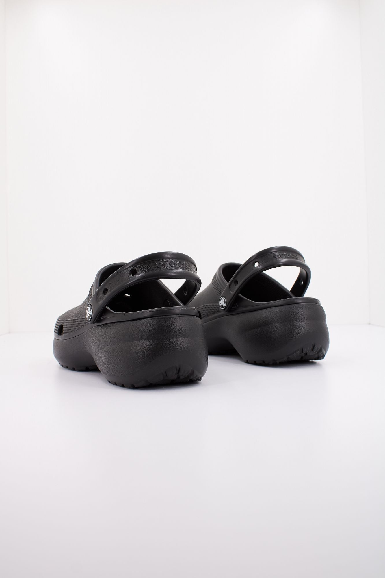 CROCS CLASSIC PLATFORM CLOG W en color NEGRO (3)