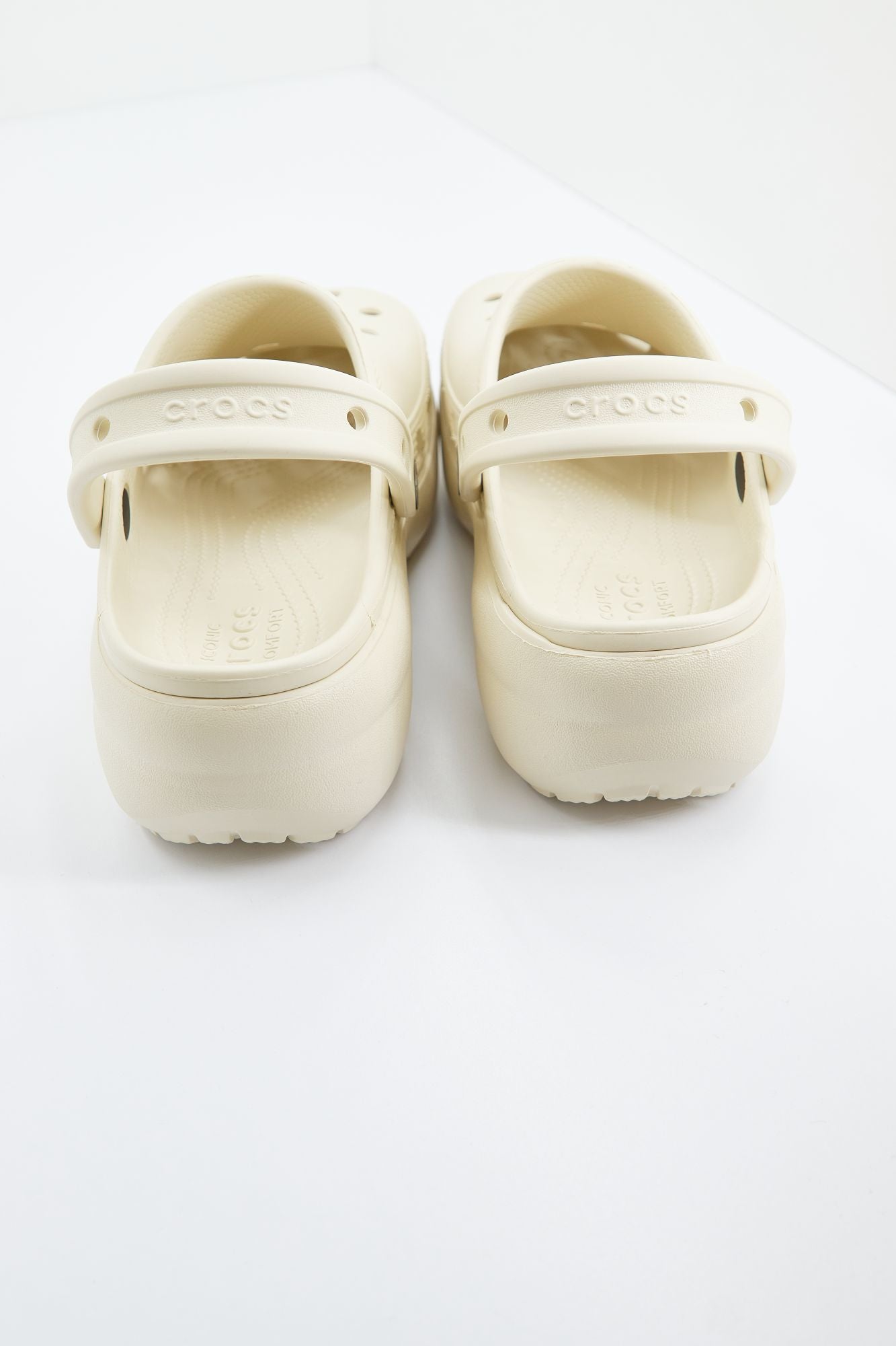 CROCS 206750C en color BEIS (3)
