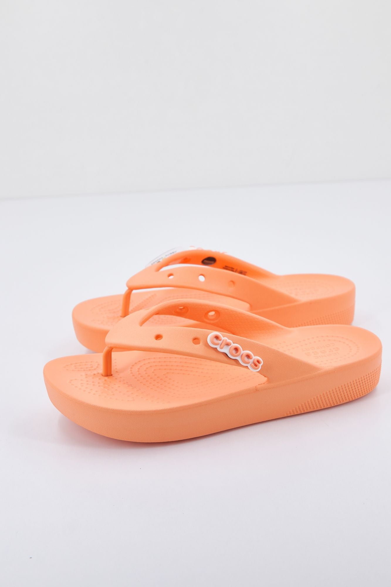 CROCS CLASSIC en color NARANJA (2)