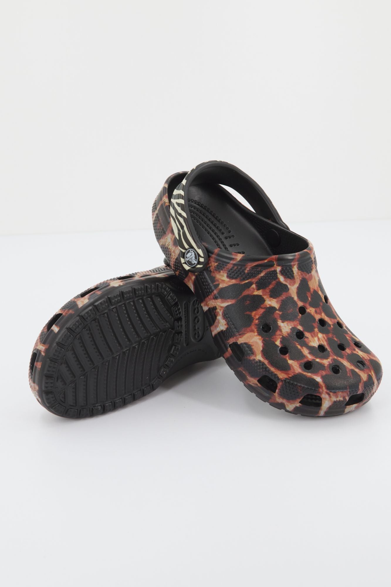 CROCS CLASSIC ANIMAL REMIX CLOG en color ANIMAL PRINT (1)