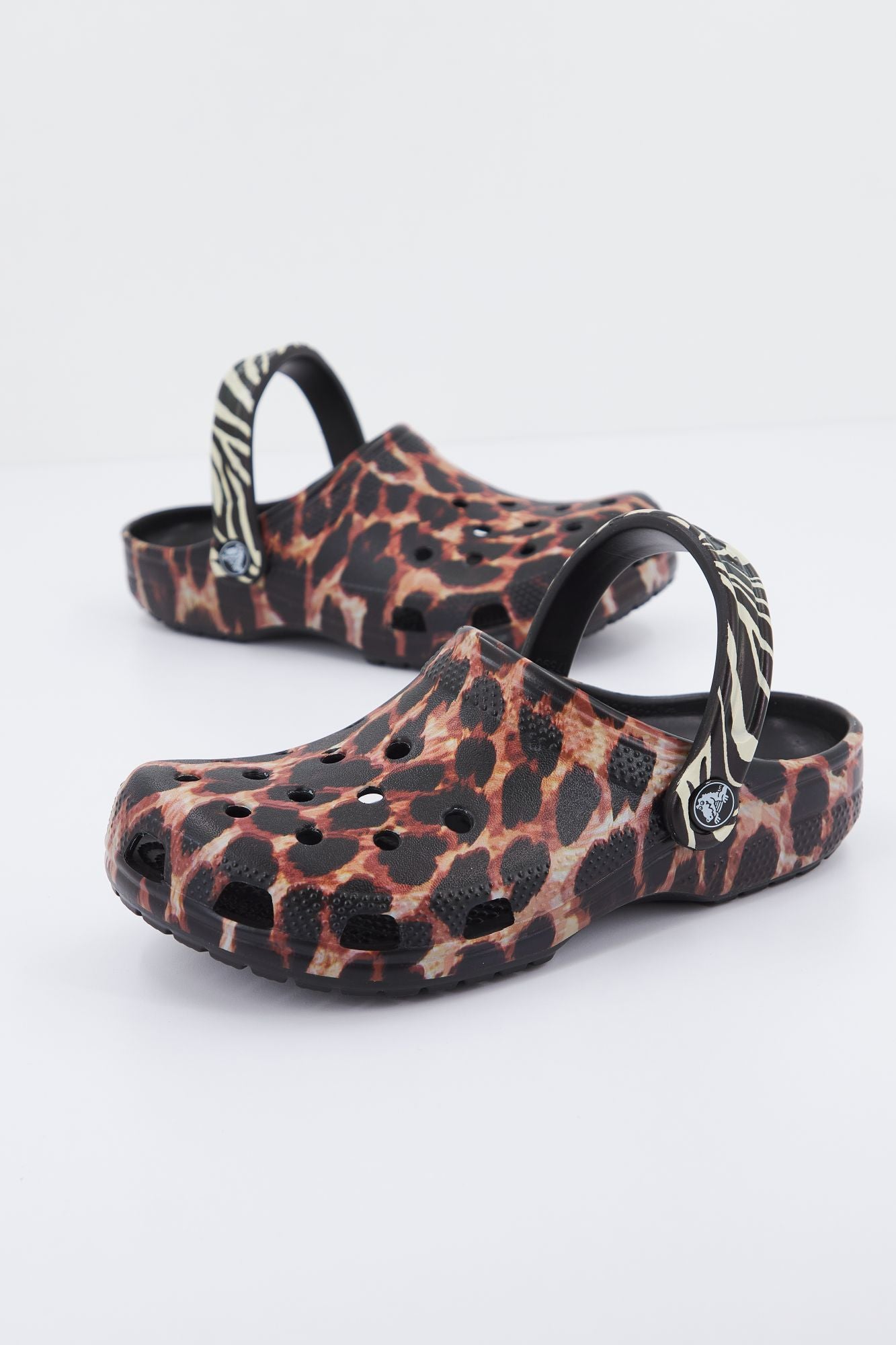 CROCS CLASSIC ANIMAL REMIX CLOG en color ANIMAL PRINT (2)