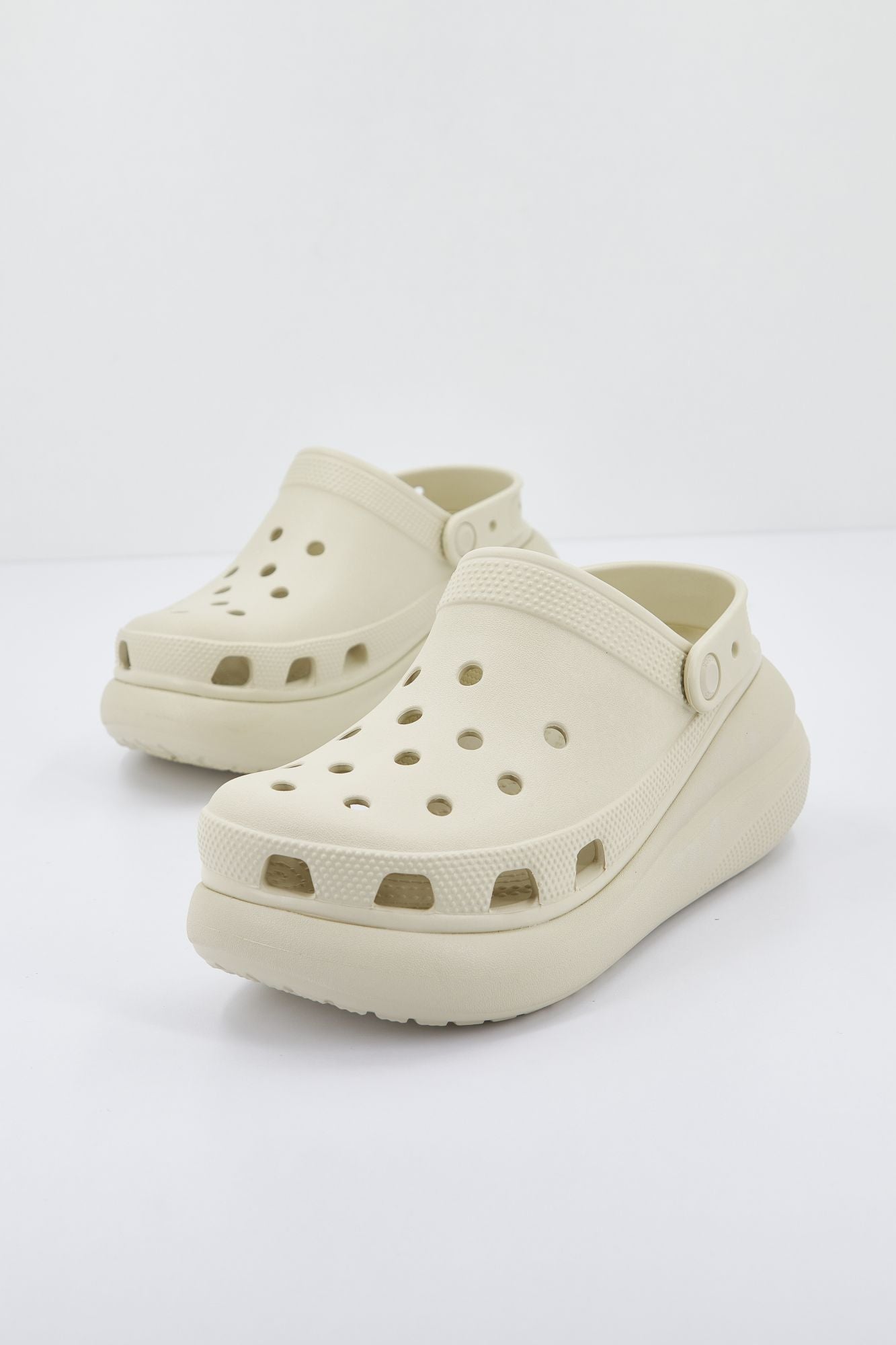 CROCS CRUSH CLOG en color BEIS (1)