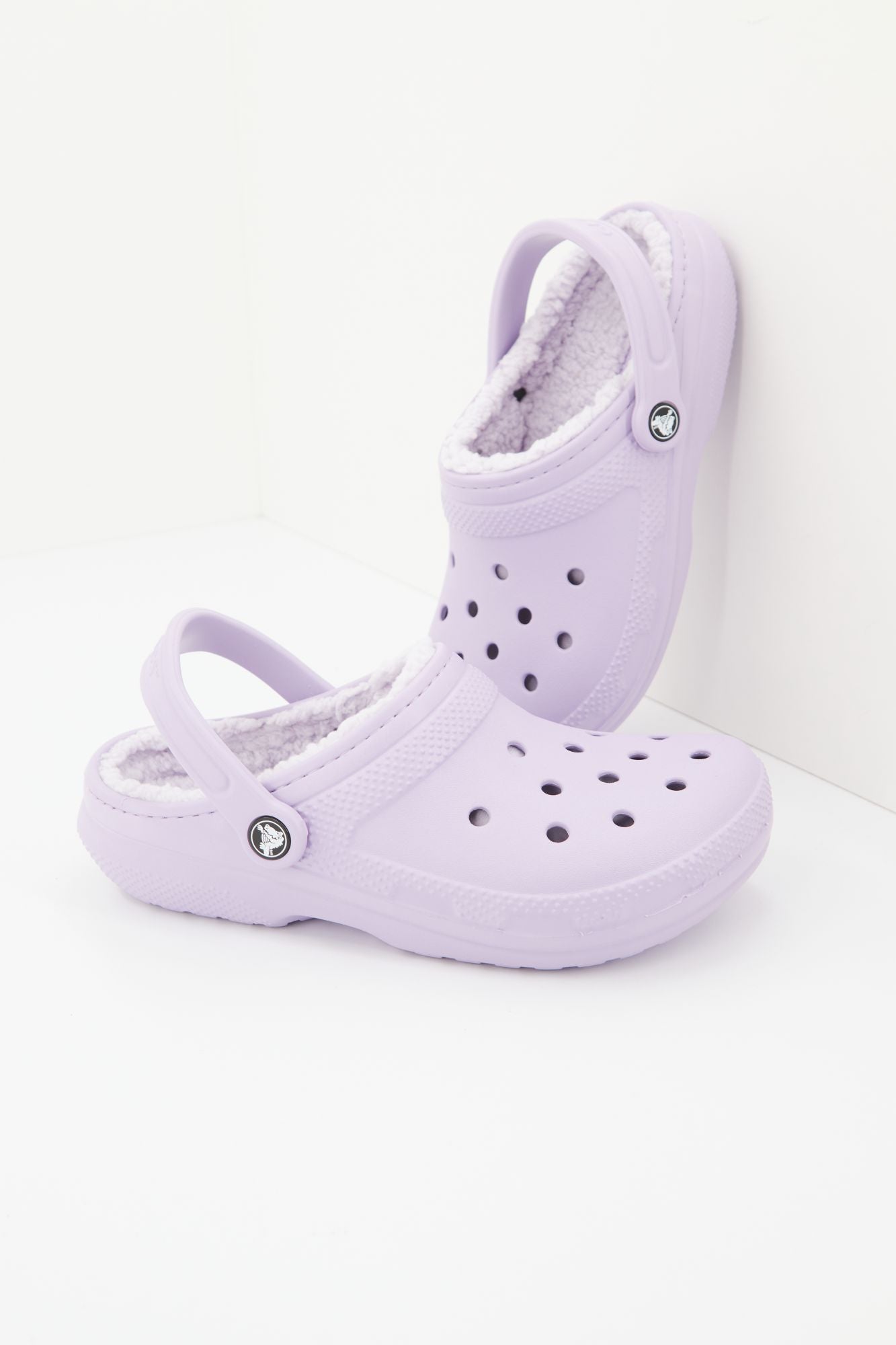 CROCS CLASSIC LINED CLOG en color VIOLETA (4)
