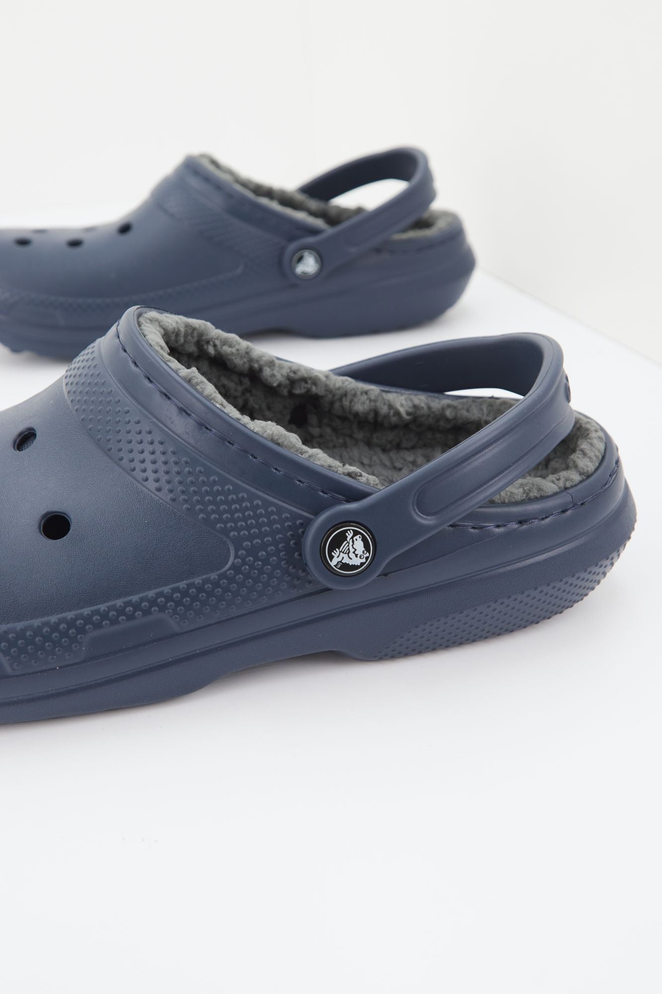 CROCS CLASSIC LINED CLOG en color AZUL (3)