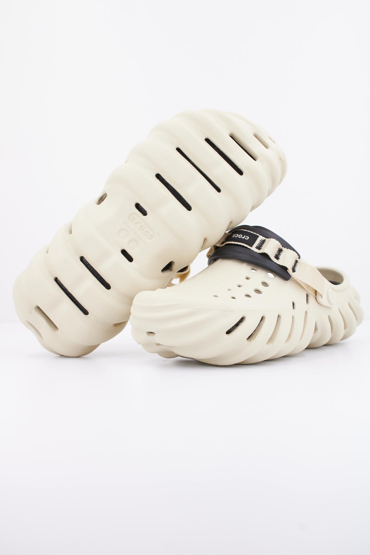 CROCS ECHO CLOG en color BEIS (5)
