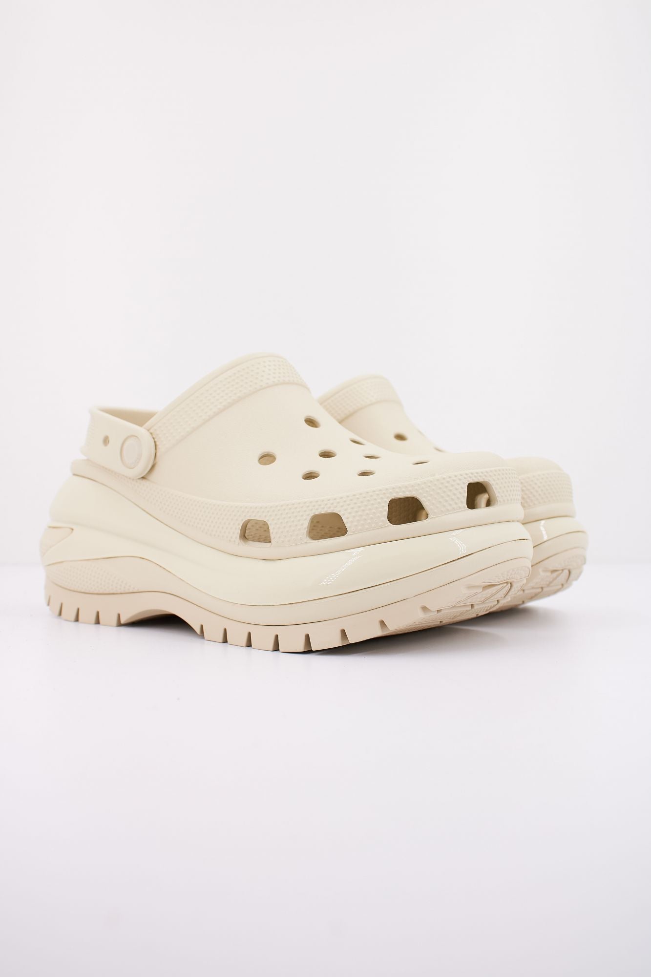 CROCS CLASSIC MEGA CRUSH CLOG en color BLANCO (2)