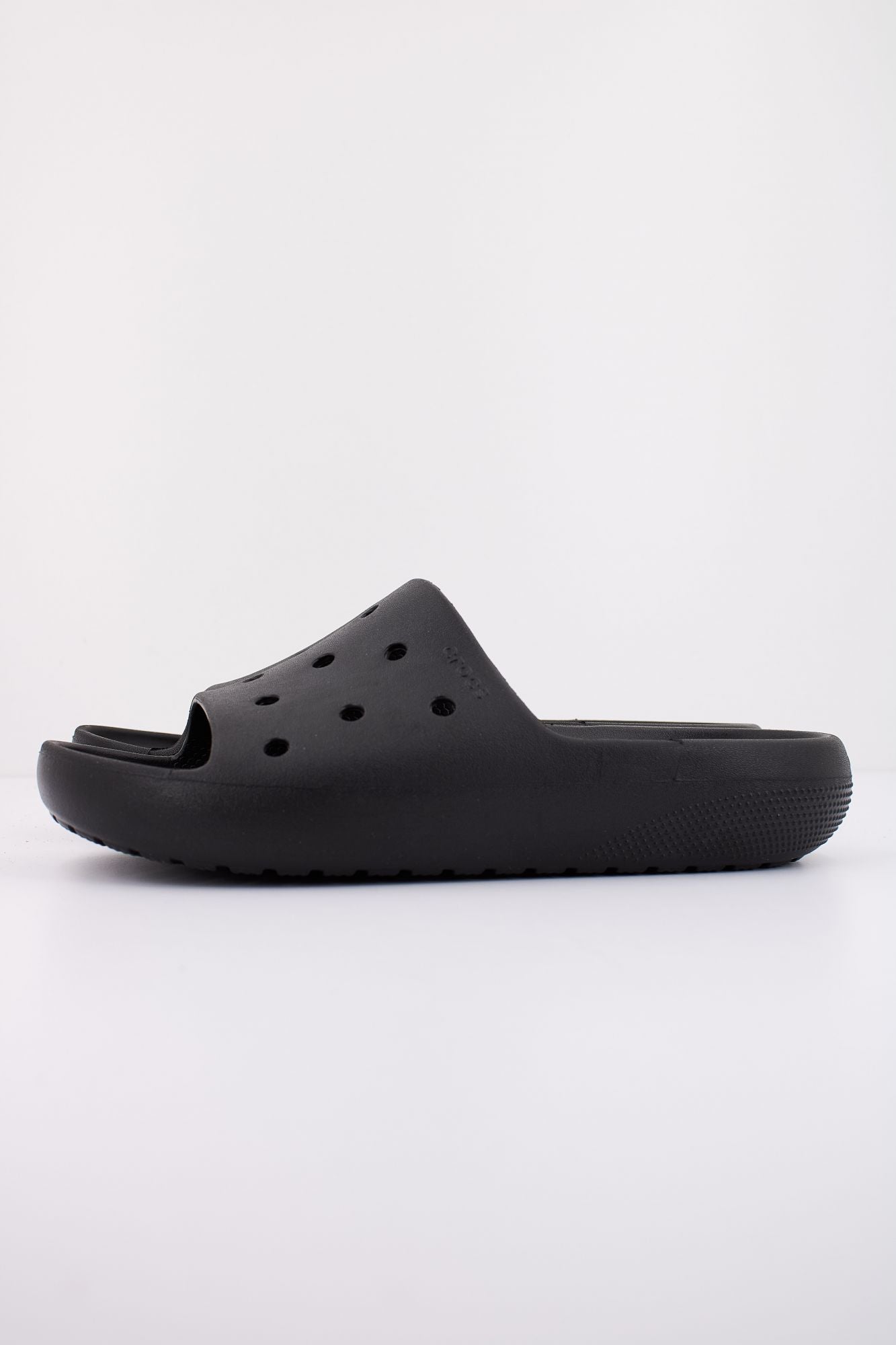 CROCS CLASSIC SLIDE V2 en color NEGRO (1)