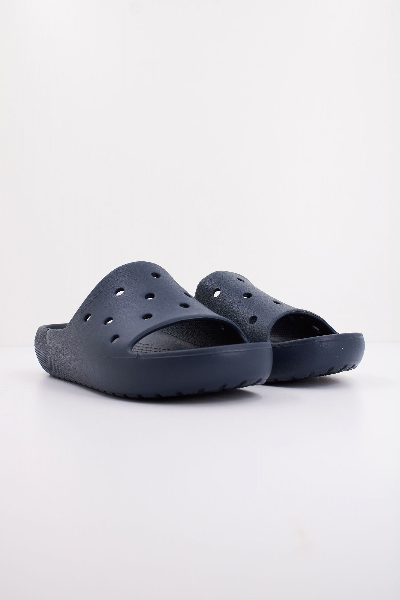 CROCS CLASSIC SLIDE V2 U en color AZUL (2)