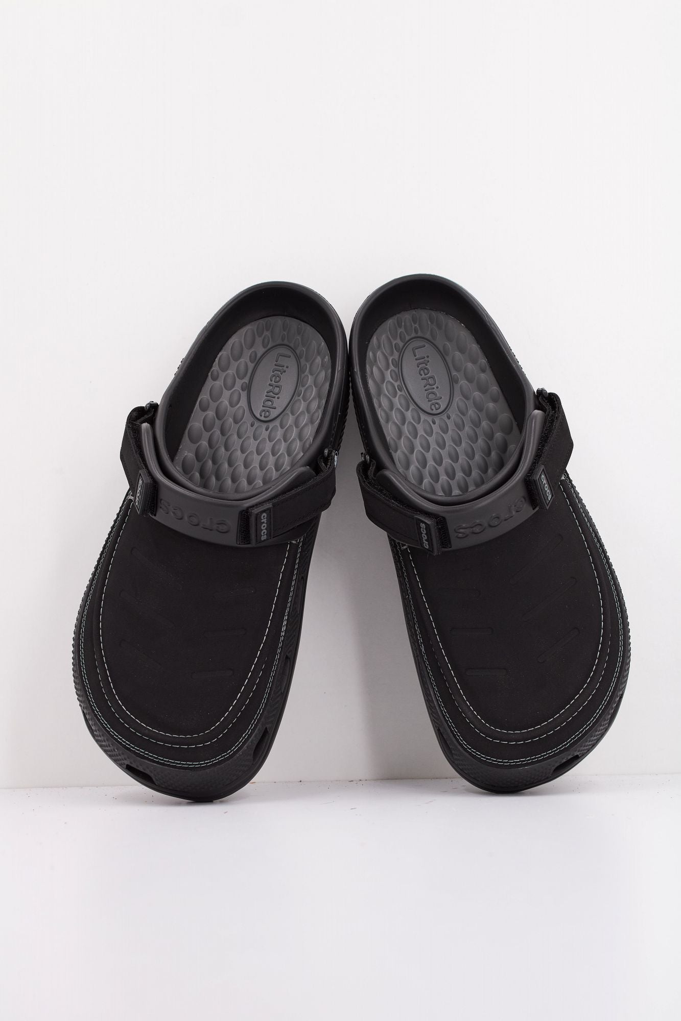 CROCS YUKON VISTA II LR CLOG M en color NEGRO (3)