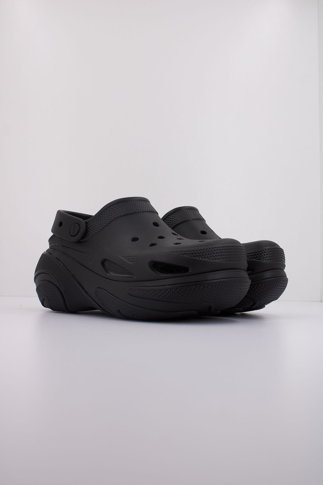CROCS BUBBLE CRUSH CLOG U en color NEGRO (2)