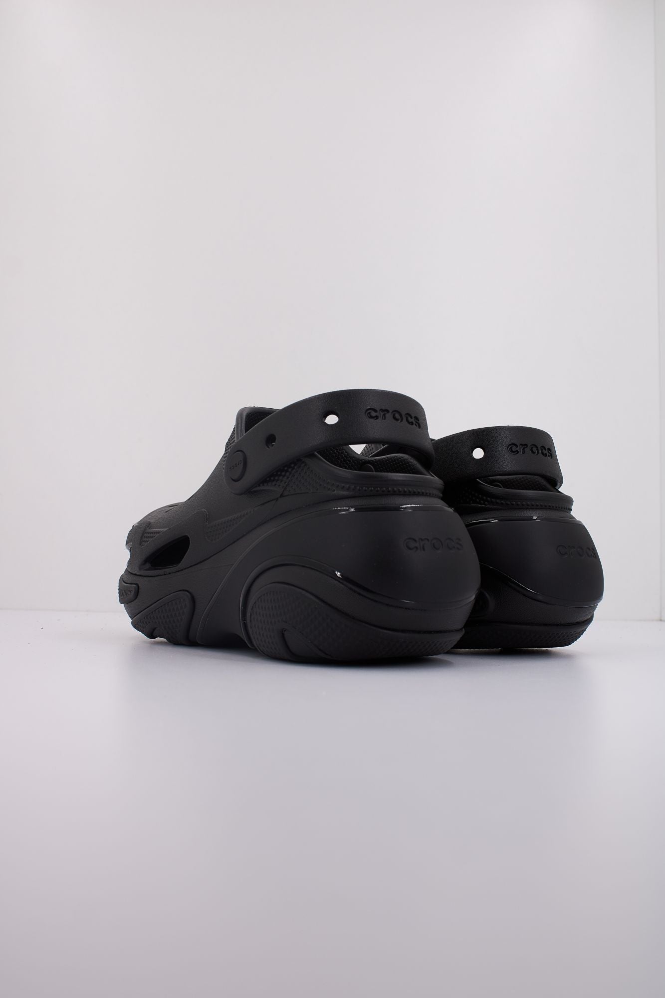 CROCS BUBBLE CRUSH CLOG U en color NEGRO (4)