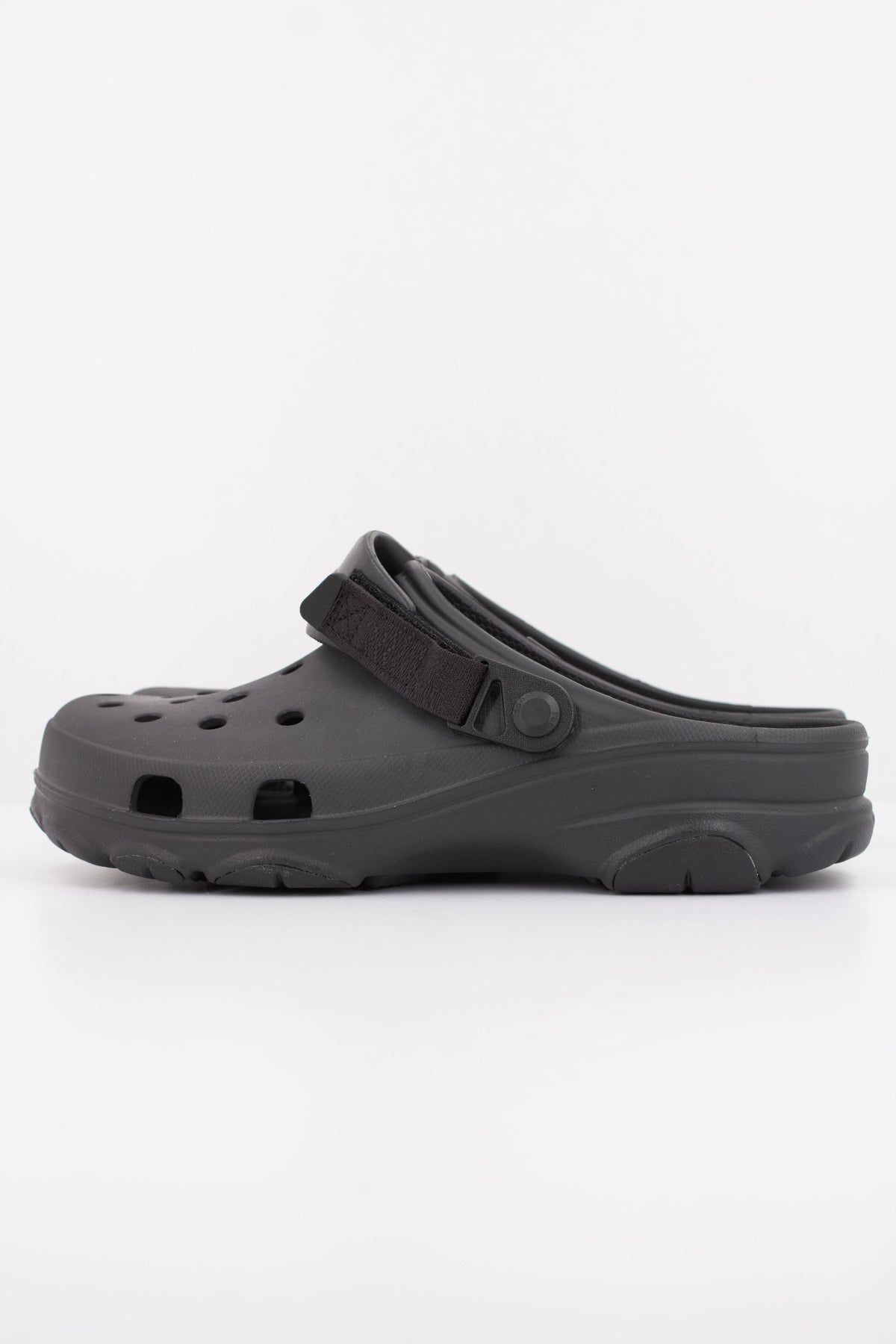 CROCS ALL-TERRAIN CLASSIC en color NEGRO (1)