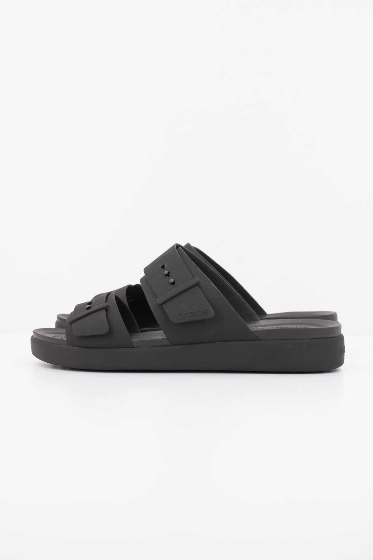 CROCS 211215C en color NEGRO (1)