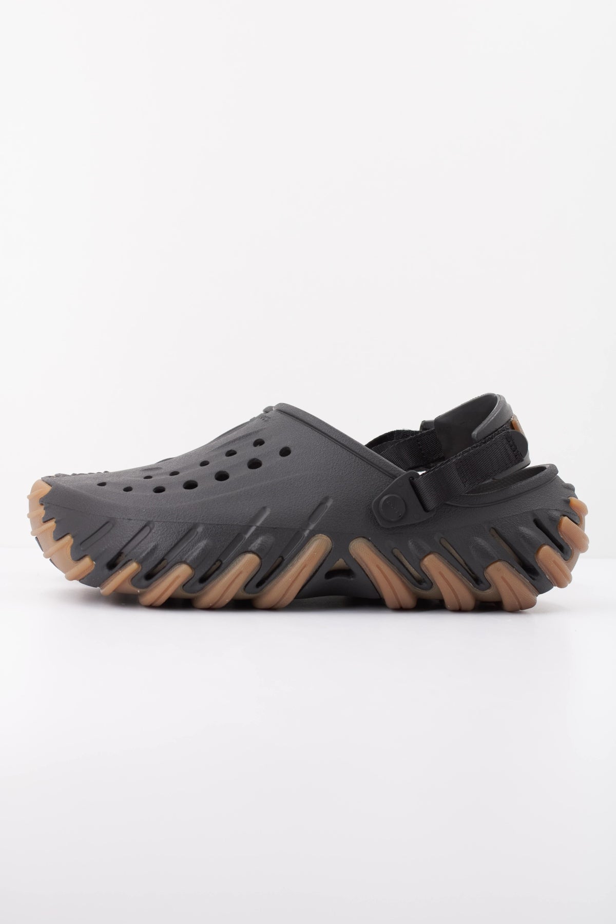 CROCS ECHO WAVE U en color NEGRO (1)