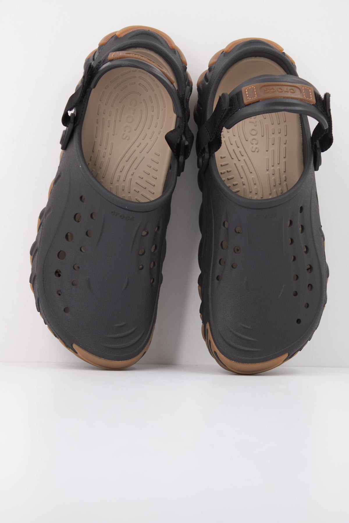 CROCS ECHO WAVE U en color NEGRO (3)