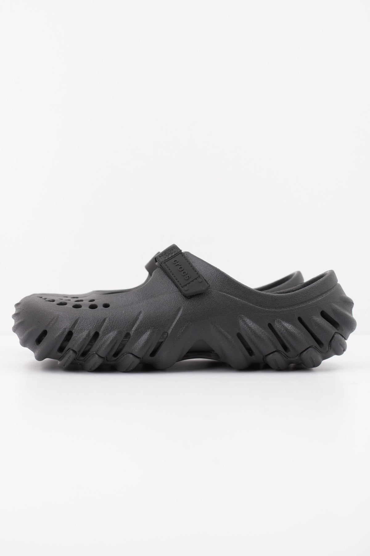 CROCS ECHO MARY JANE CLOG en color NEGRO (1)