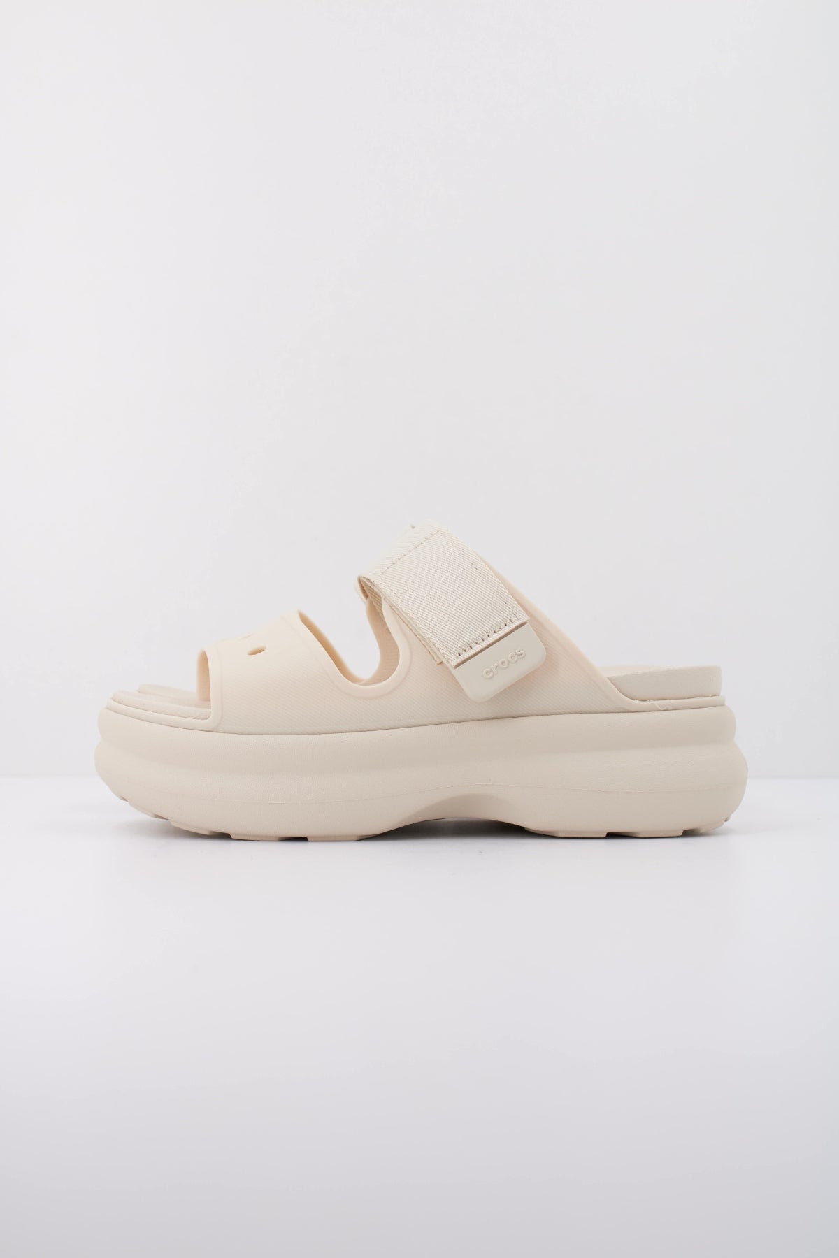 CROCS 212861C en color BEIS (1)