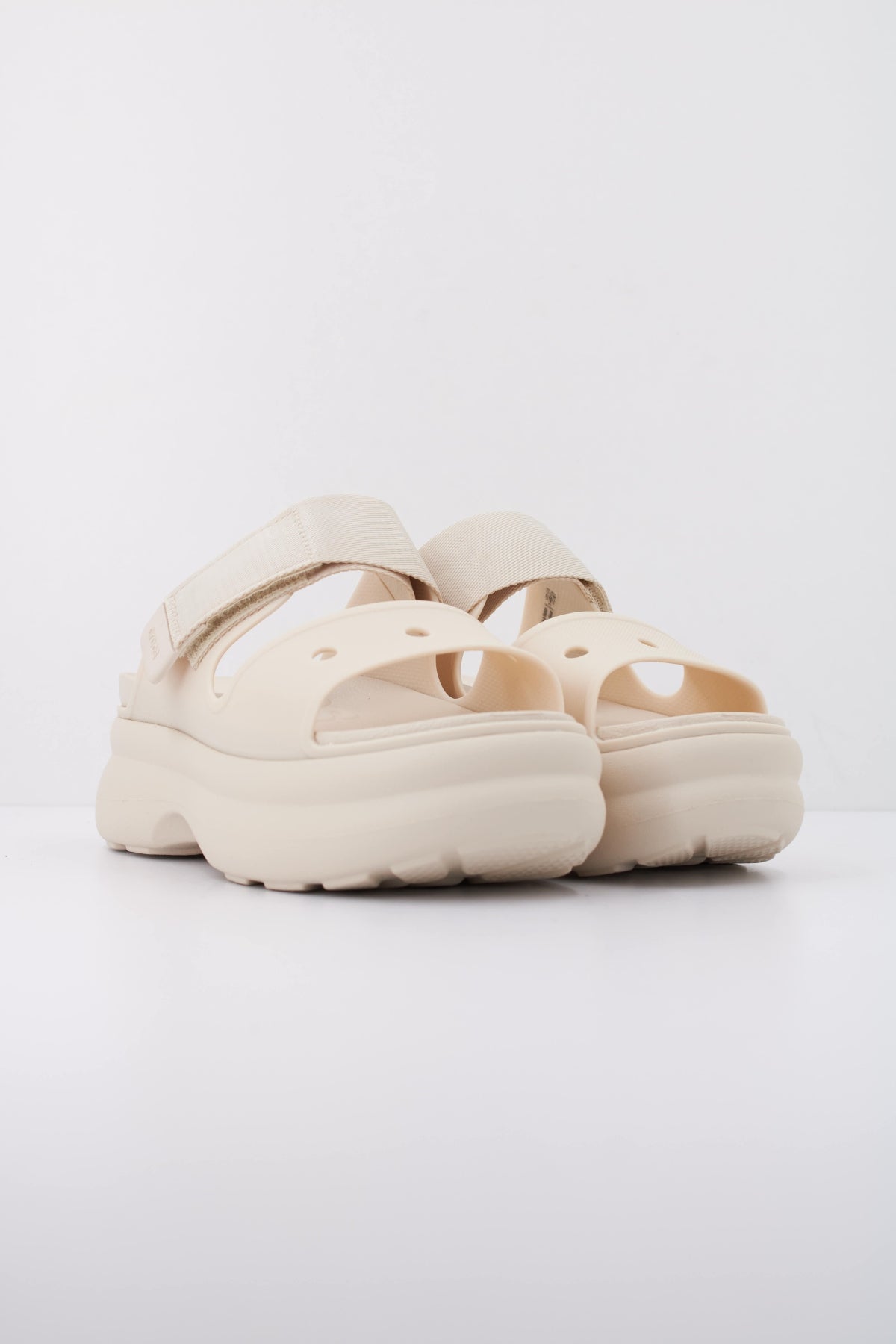 CROCS 212861C en color BEIS (2)