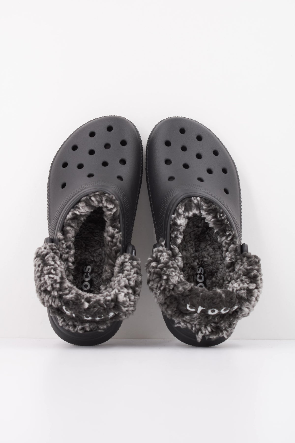CROCS 211396C CLASSIC FLEECE LINED en color NEGRO (3)