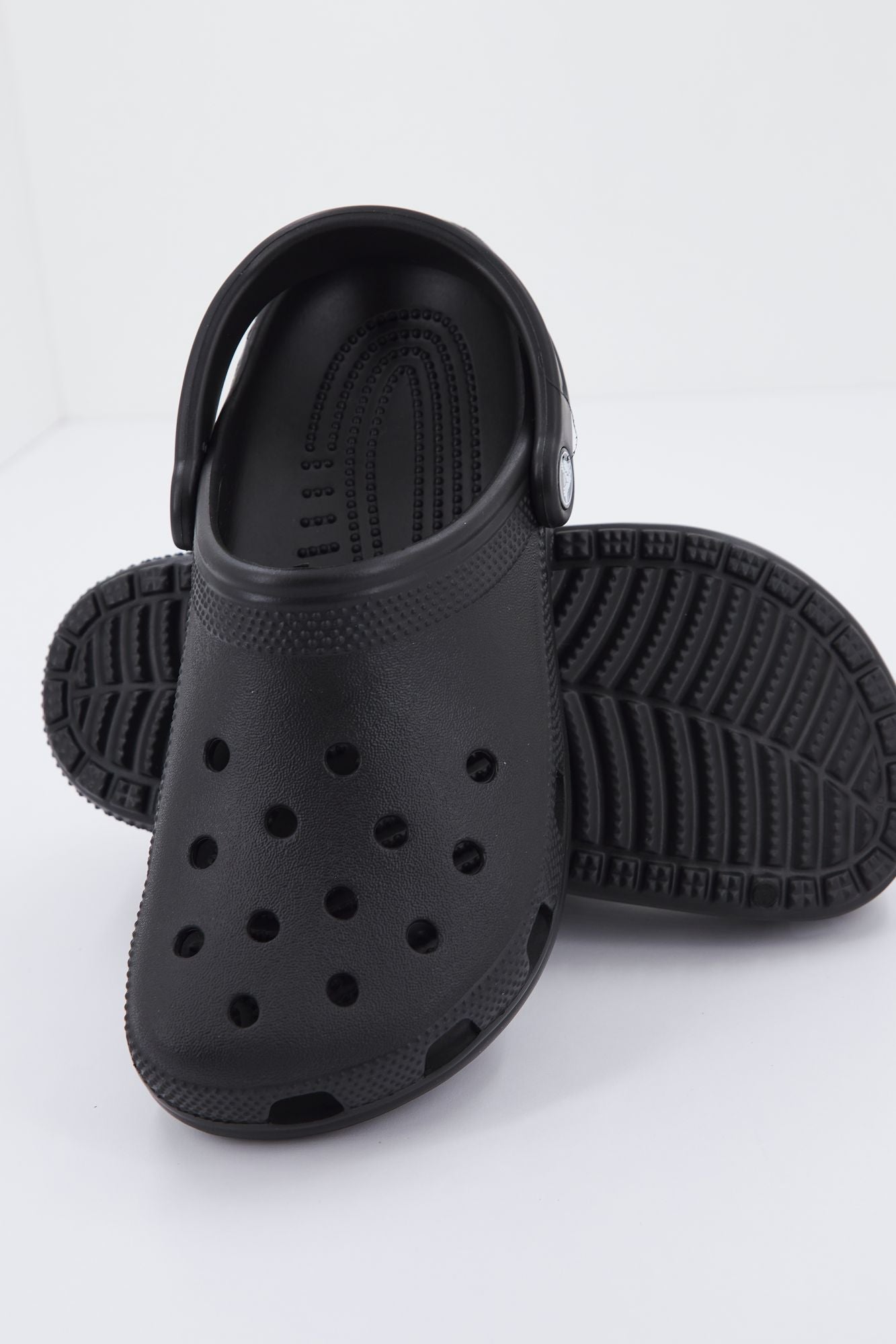 CROCS CLASSIC U en color NEGRO (4)